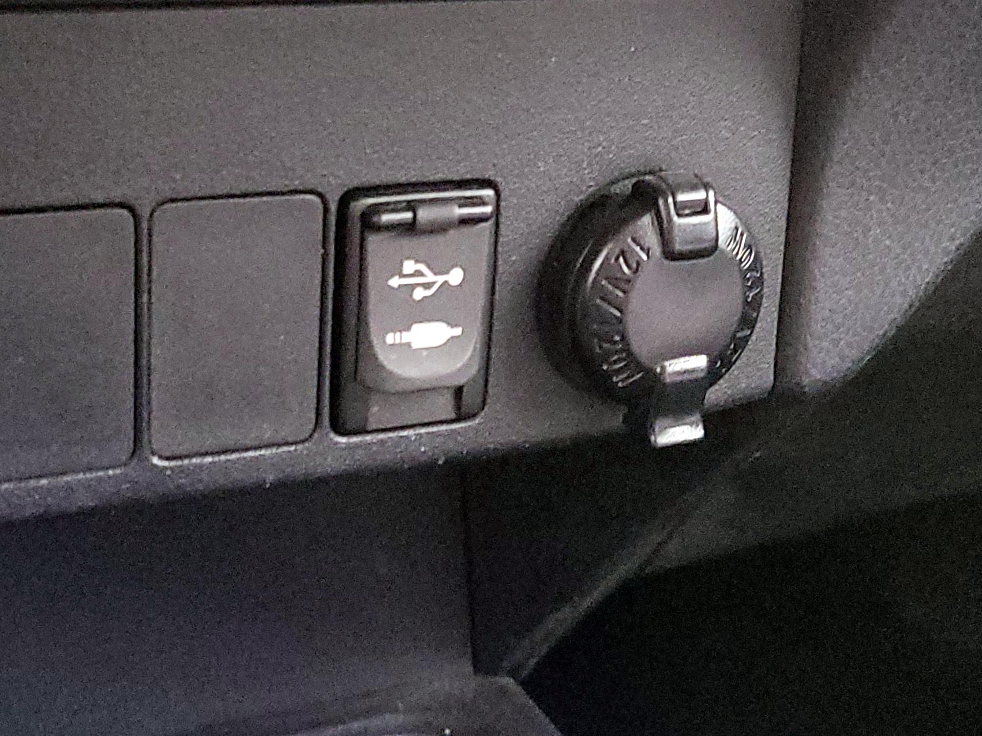 Thumbnail: 2014 Toyota RAV4 - 18