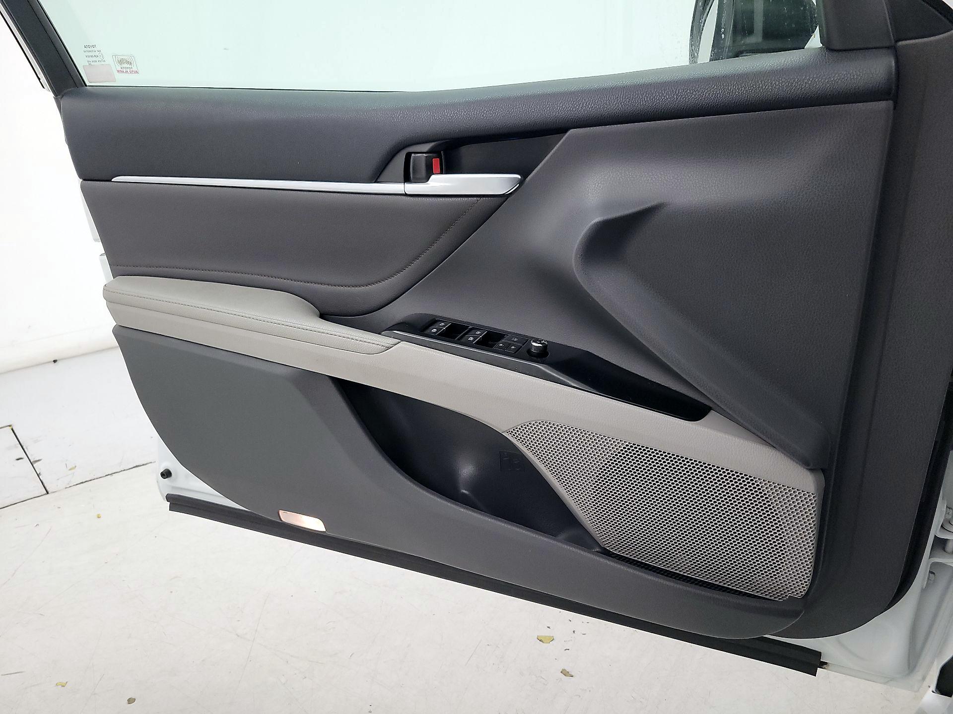 Thumbnail: 2018 Toyota Camry - 12