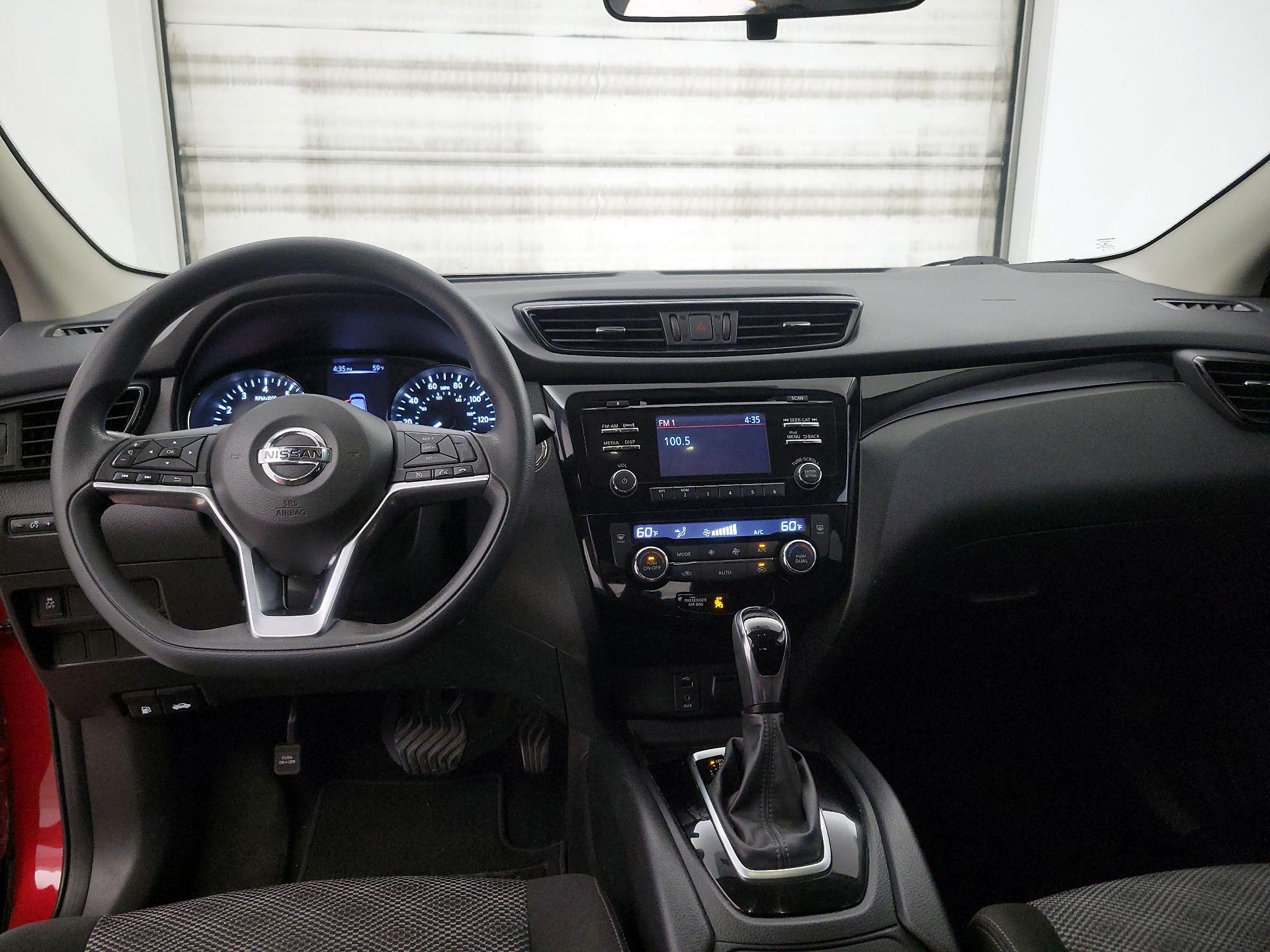 Thumbnail: 2017 Nissan Rogue Sport - 9