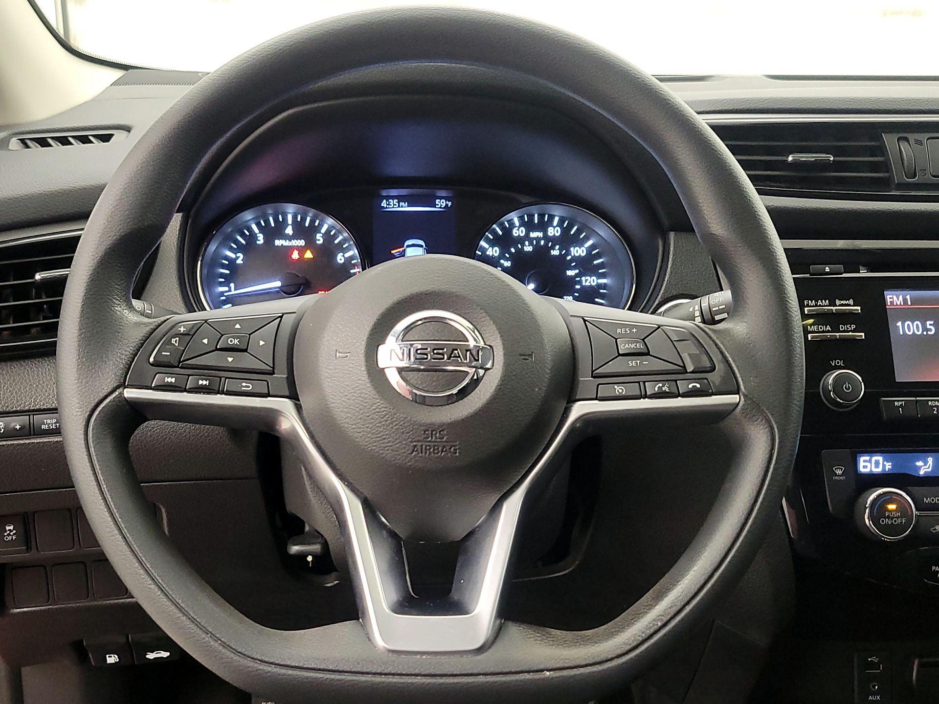 Thumbnail: 2017 Nissan Rogue Sport - 10