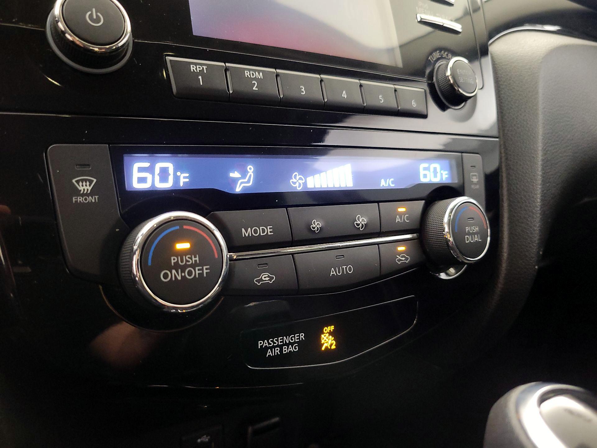 Thumbnail: 2017 Nissan Rogue Sport - 16