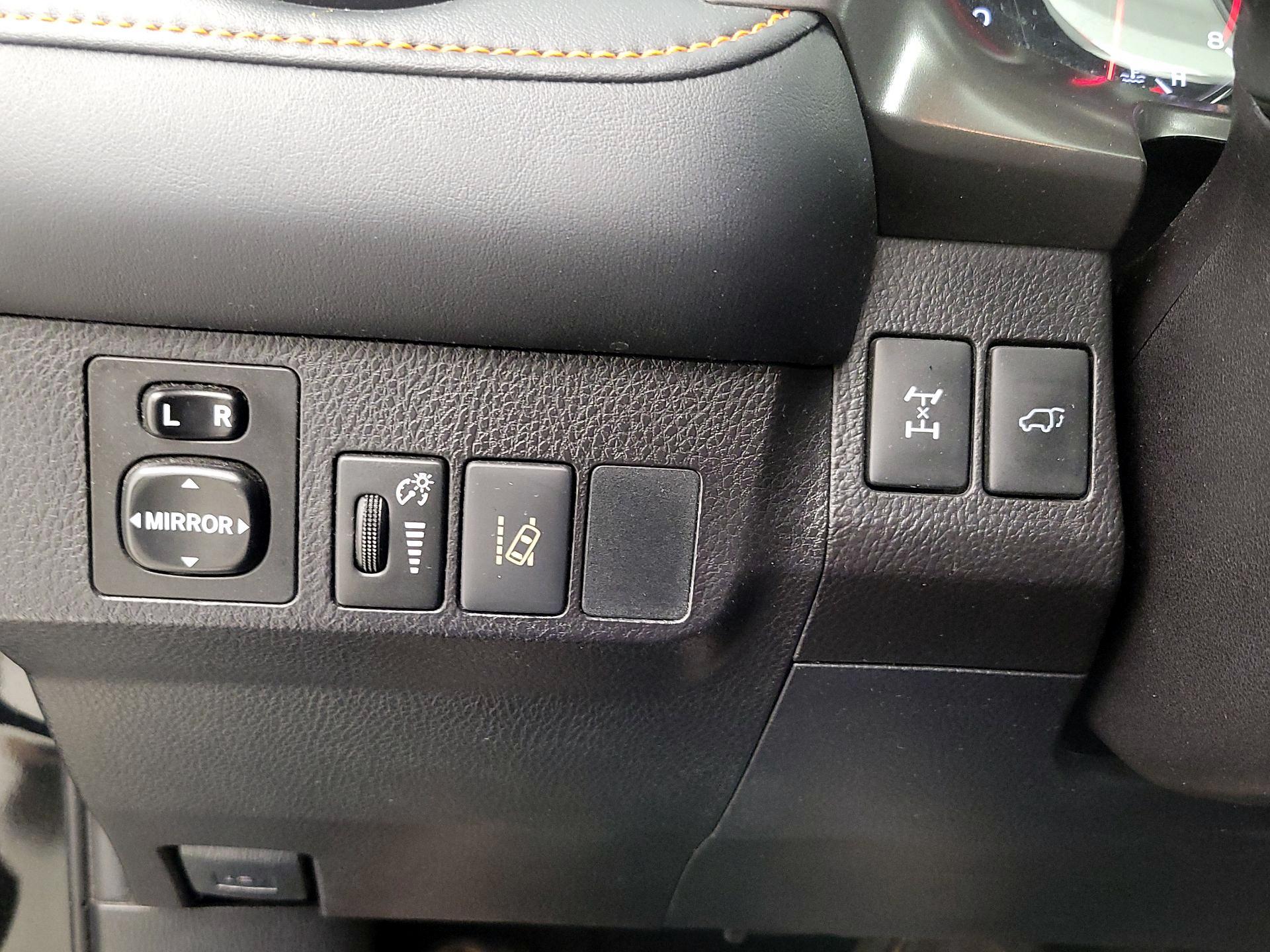 Thumbnail: 2016 Toyota RAV4 - 13