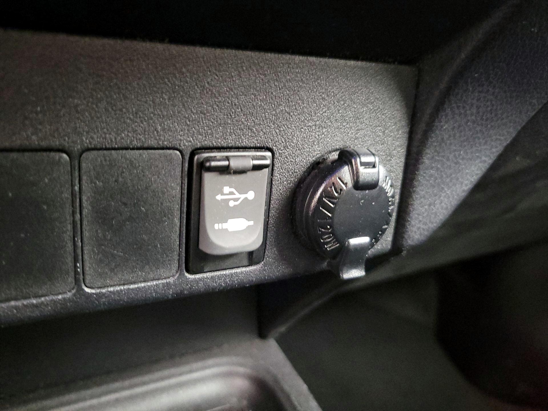 Thumbnail: 2016 Toyota RAV4 - 18