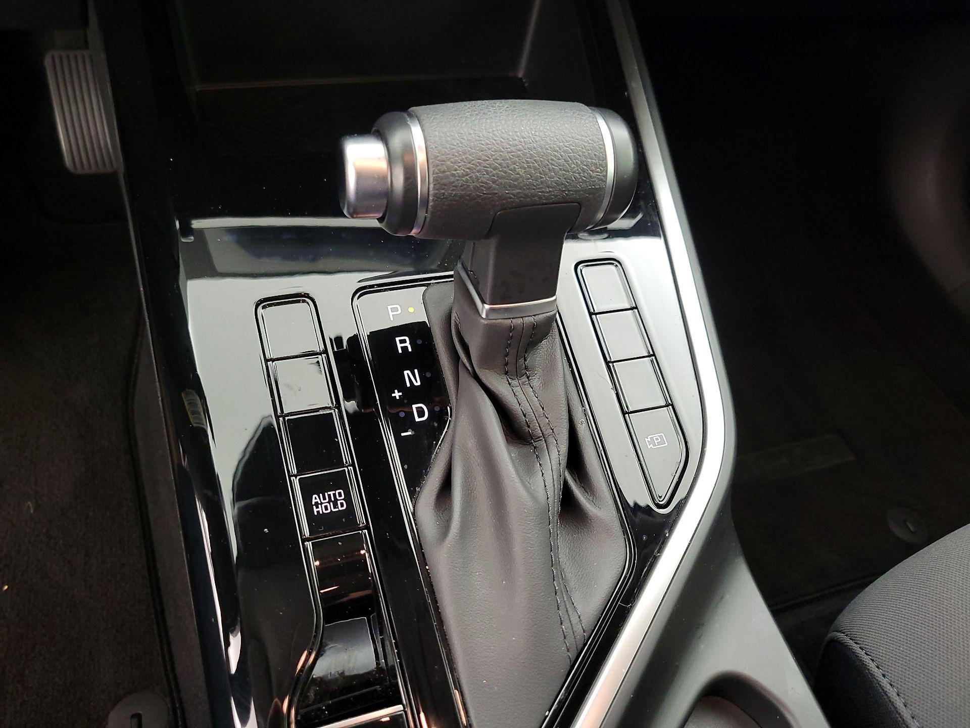 Thumbnail: 2024 Kia Niro - 17