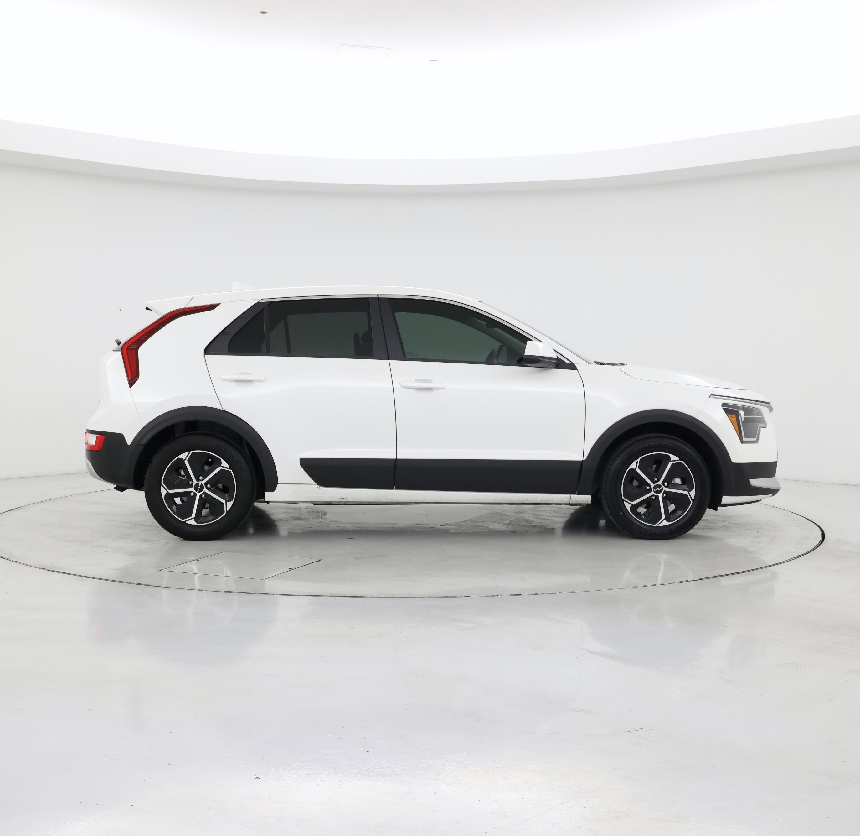 Thumbnail: 2024 Kia Niro - 7