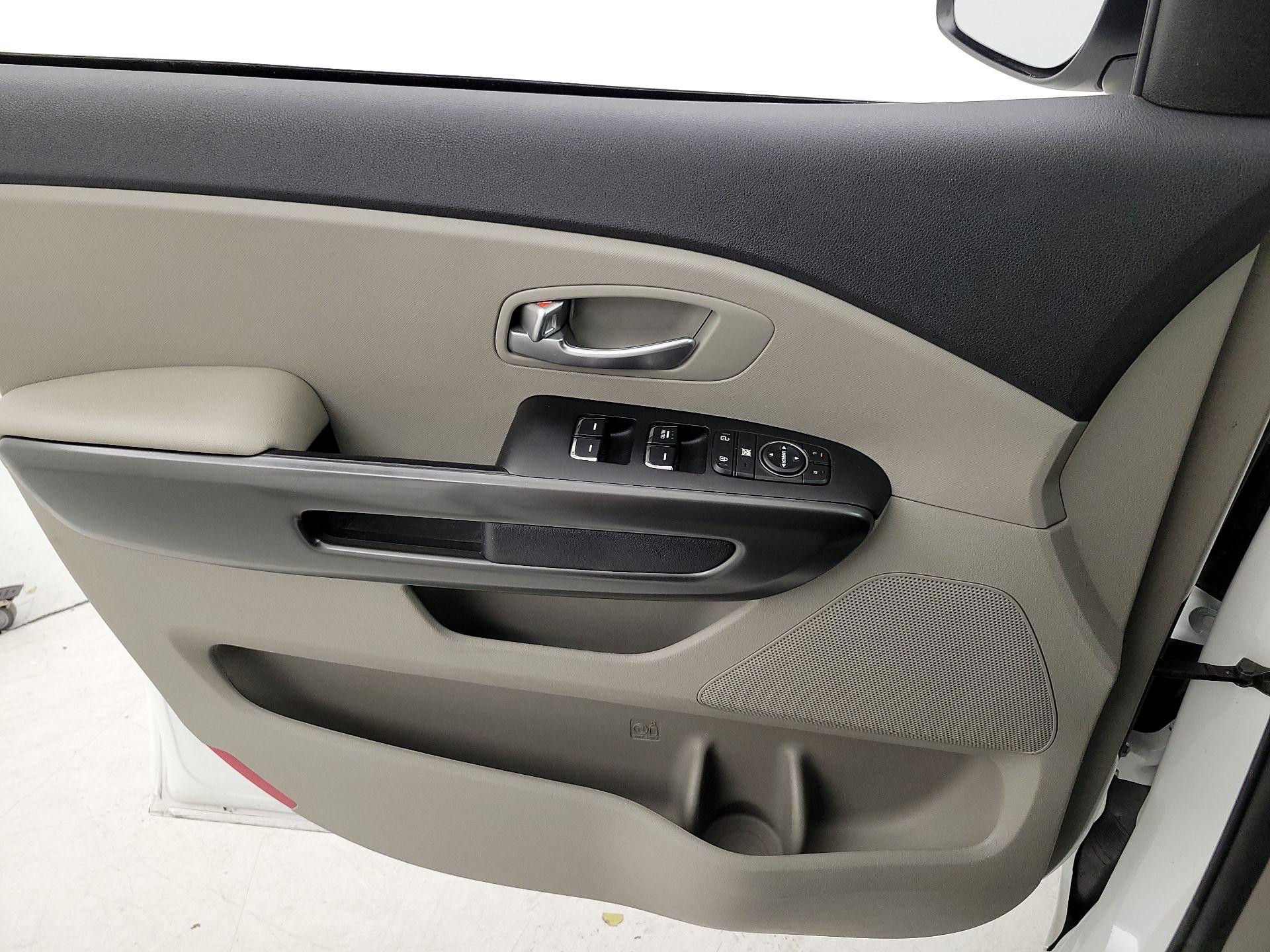 Thumbnail: 2019 Kia Sedona - 12