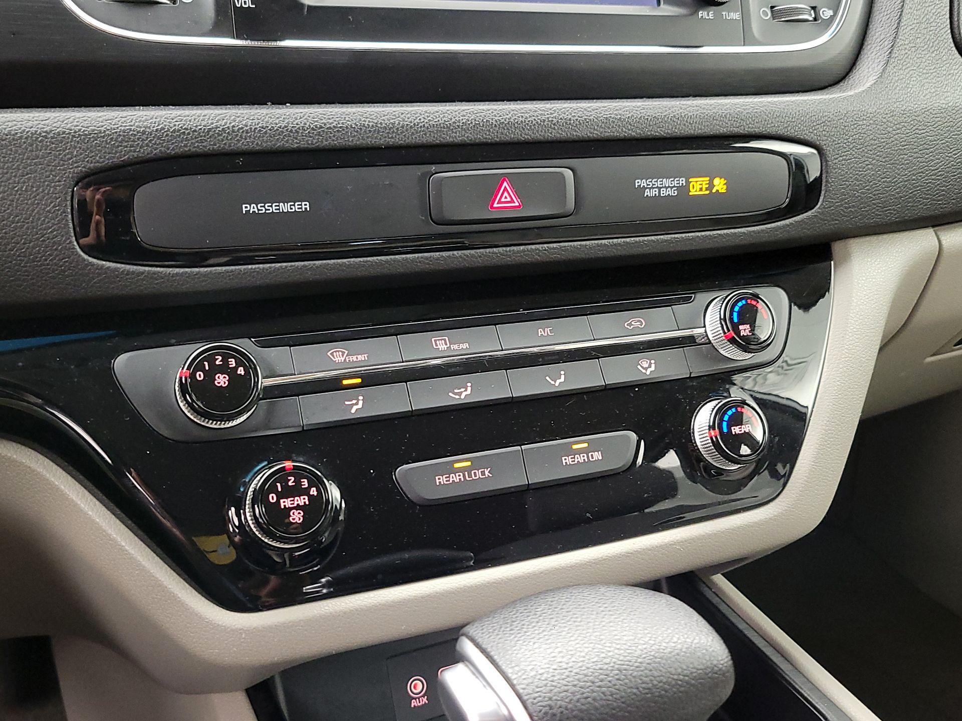 Thumbnail: 2019 Kia Sedona - 16
