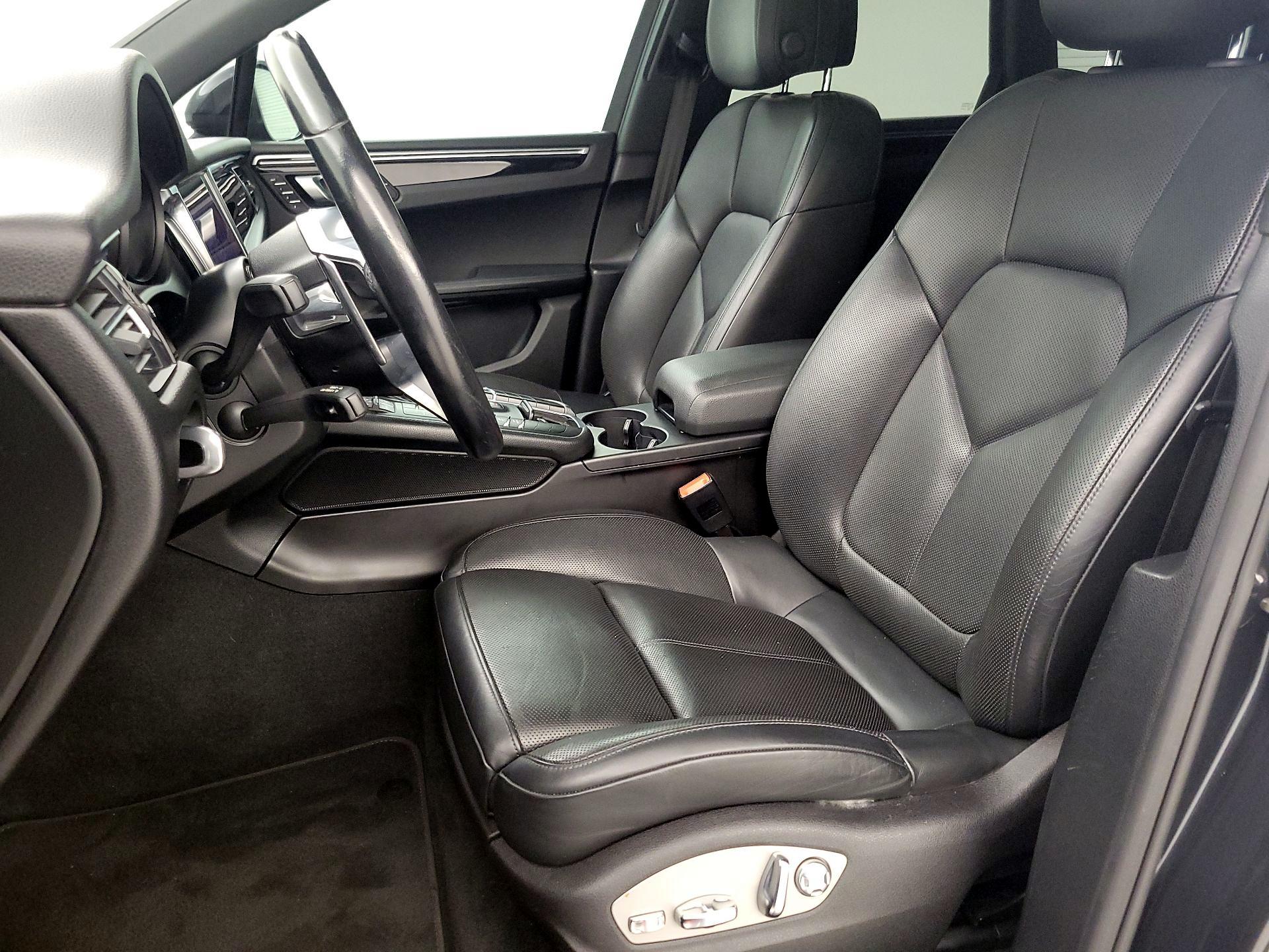Thumbnail: 2020 Porsche Macan - 11