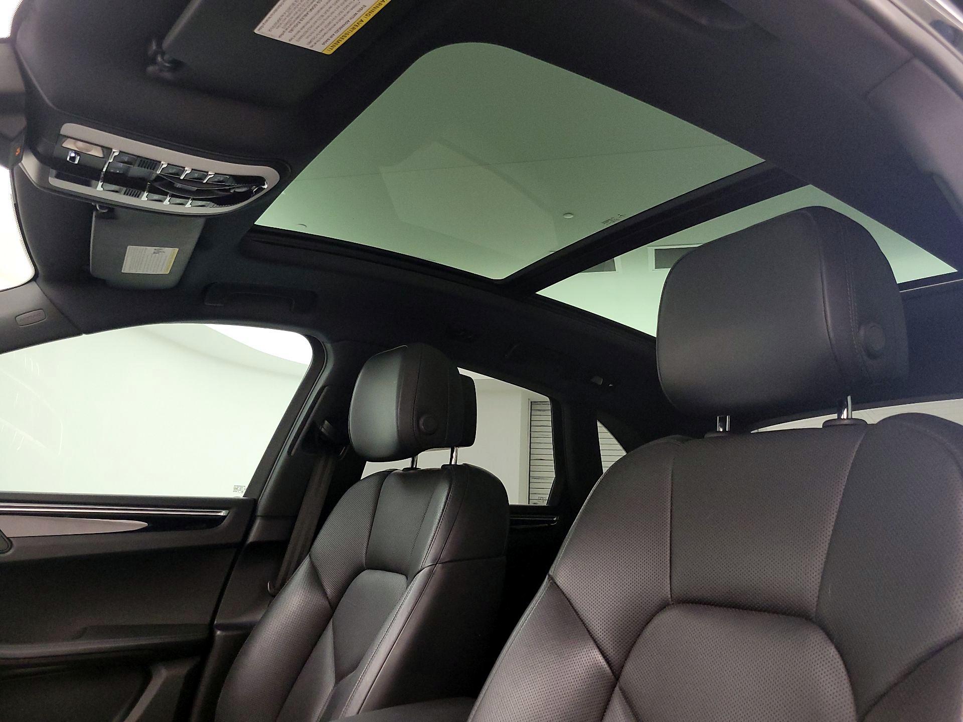 Thumbnail: 2020 Porsche Macan - 20