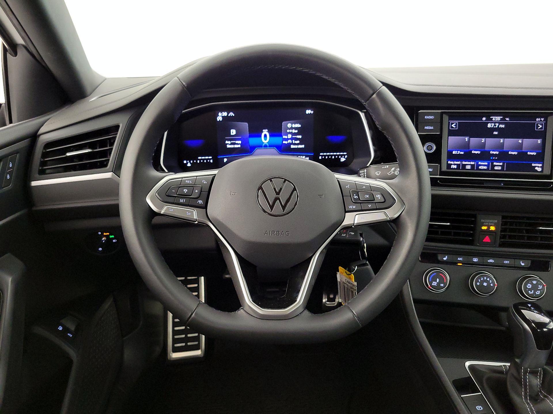 Thumbnail: 2024 Volkswagen Jetta - 10