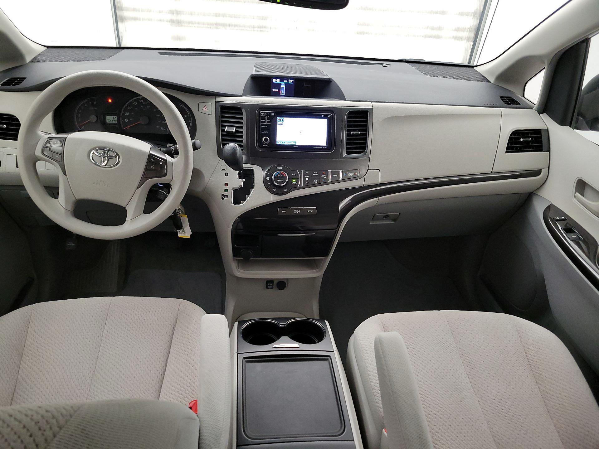 Thumbnail: 2014 Toyota Sienna - 9