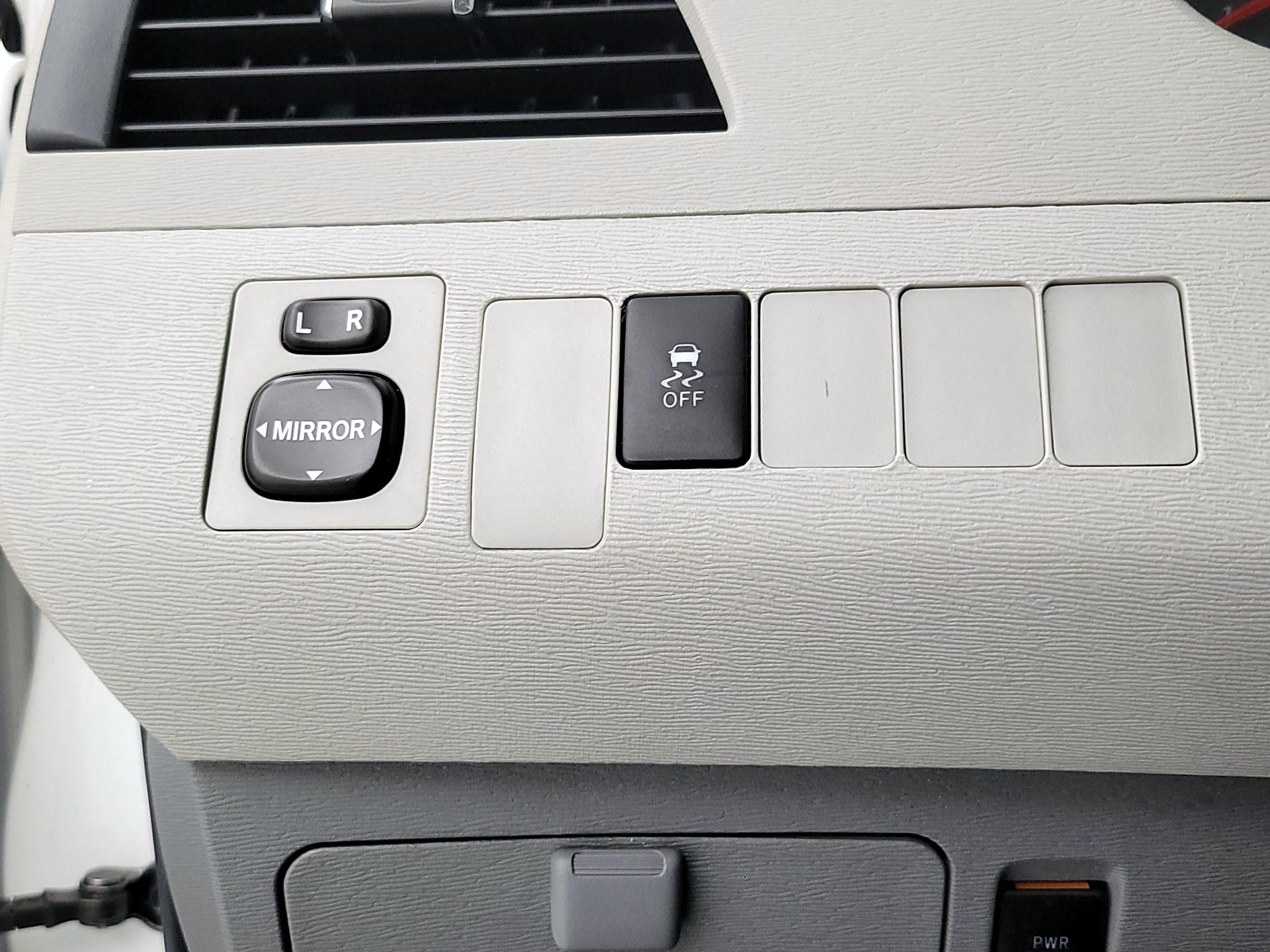 Thumbnail: 2014 Toyota Sienna - 13