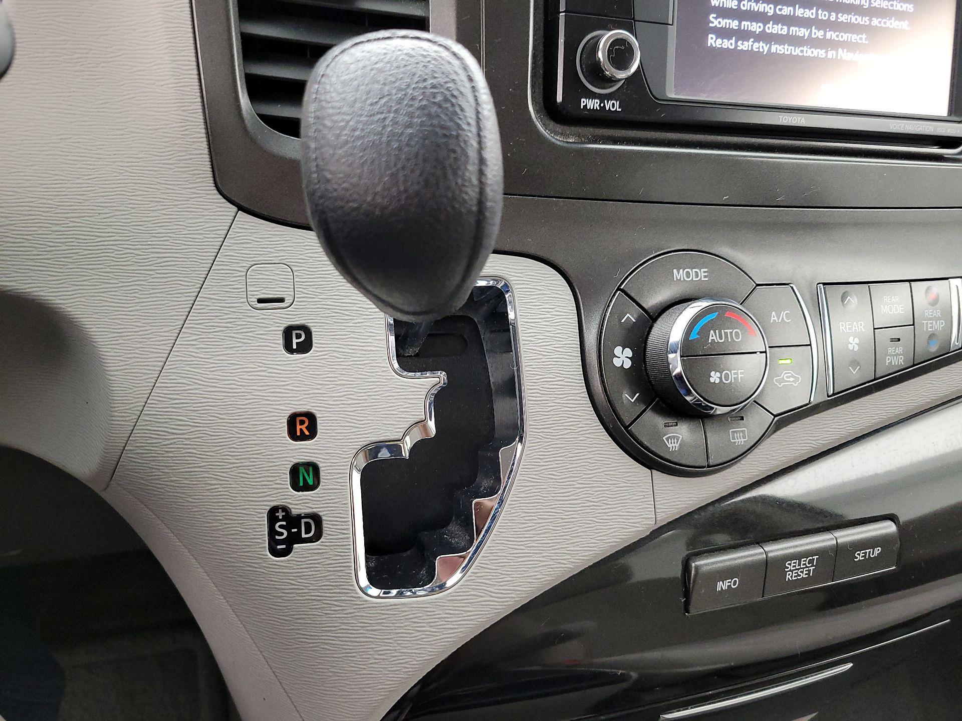 Thumbnail: 2014 Toyota Sienna - 18