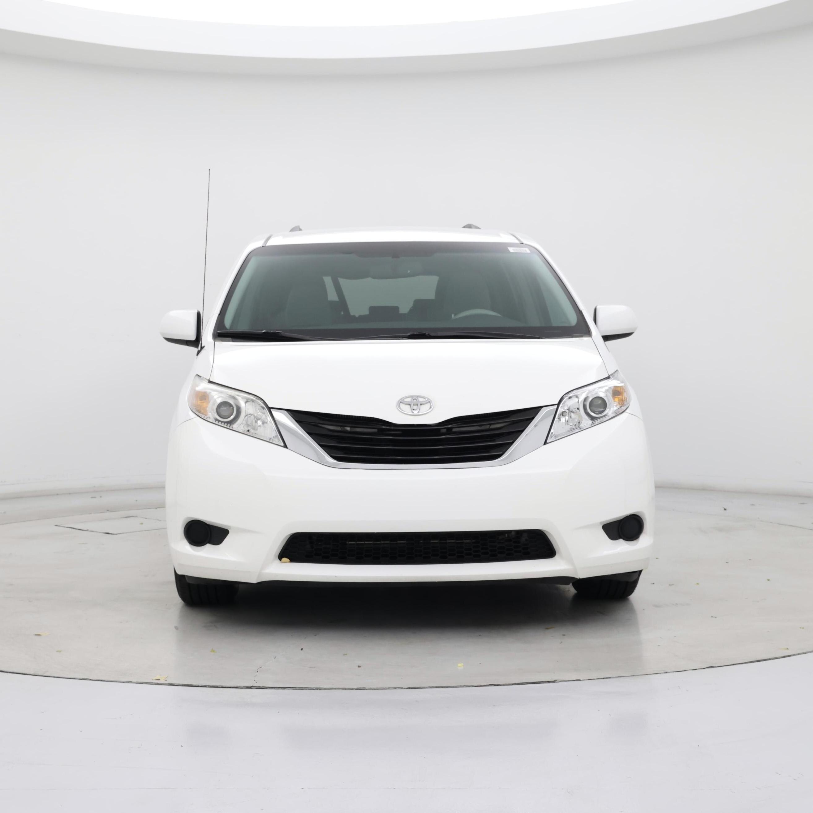 Thumbnail: 2014 Toyota Sienna - 5