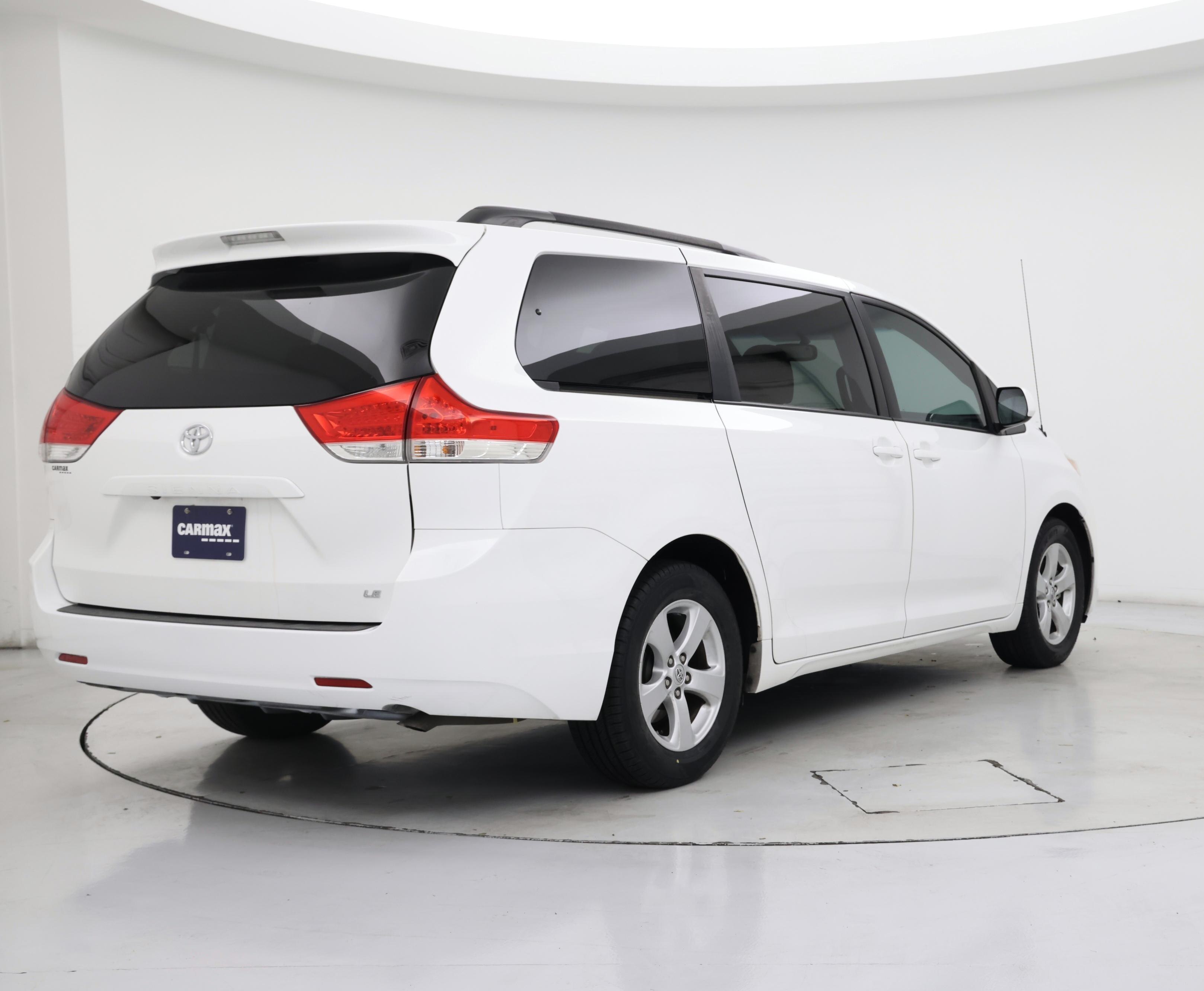 Thumbnail: 2014 Toyota Sienna - 8