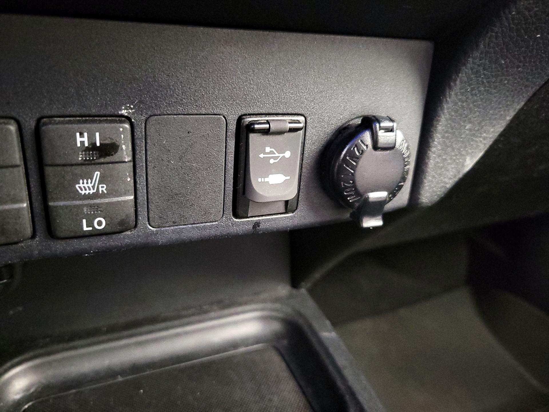 Thumbnail: 2018 Toyota RAV4 - 18