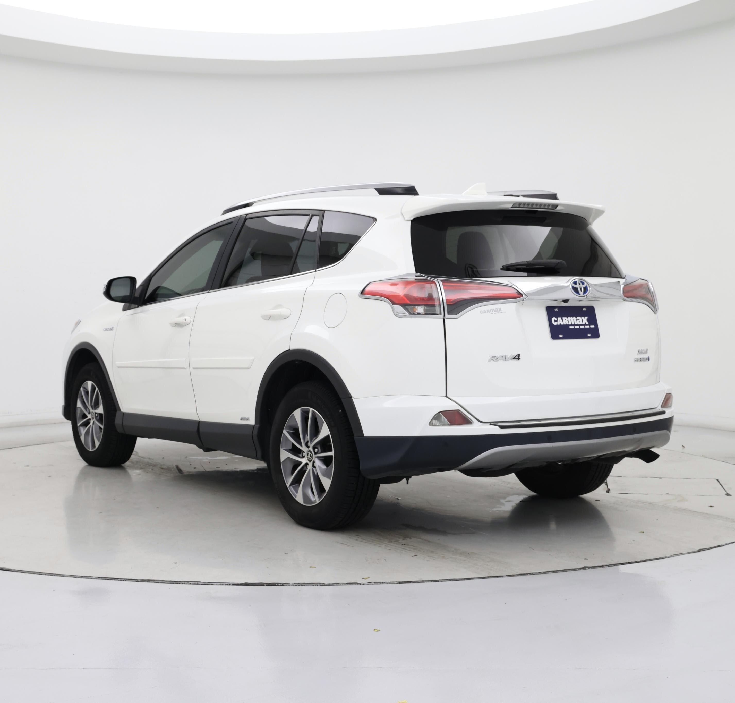 Thumbnail: 2018 Toyota RAV4 - 2