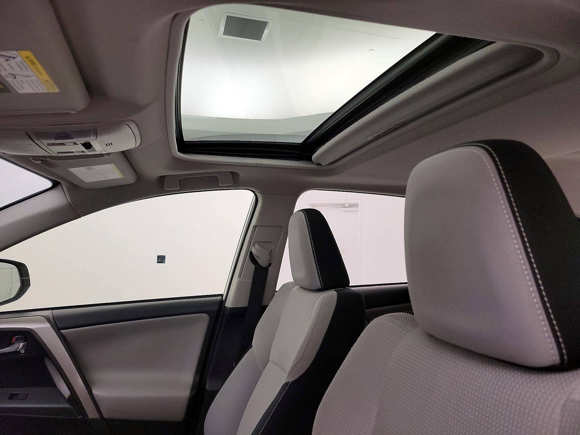 Thumbnail: 2018 Toyota RAV4 - 19