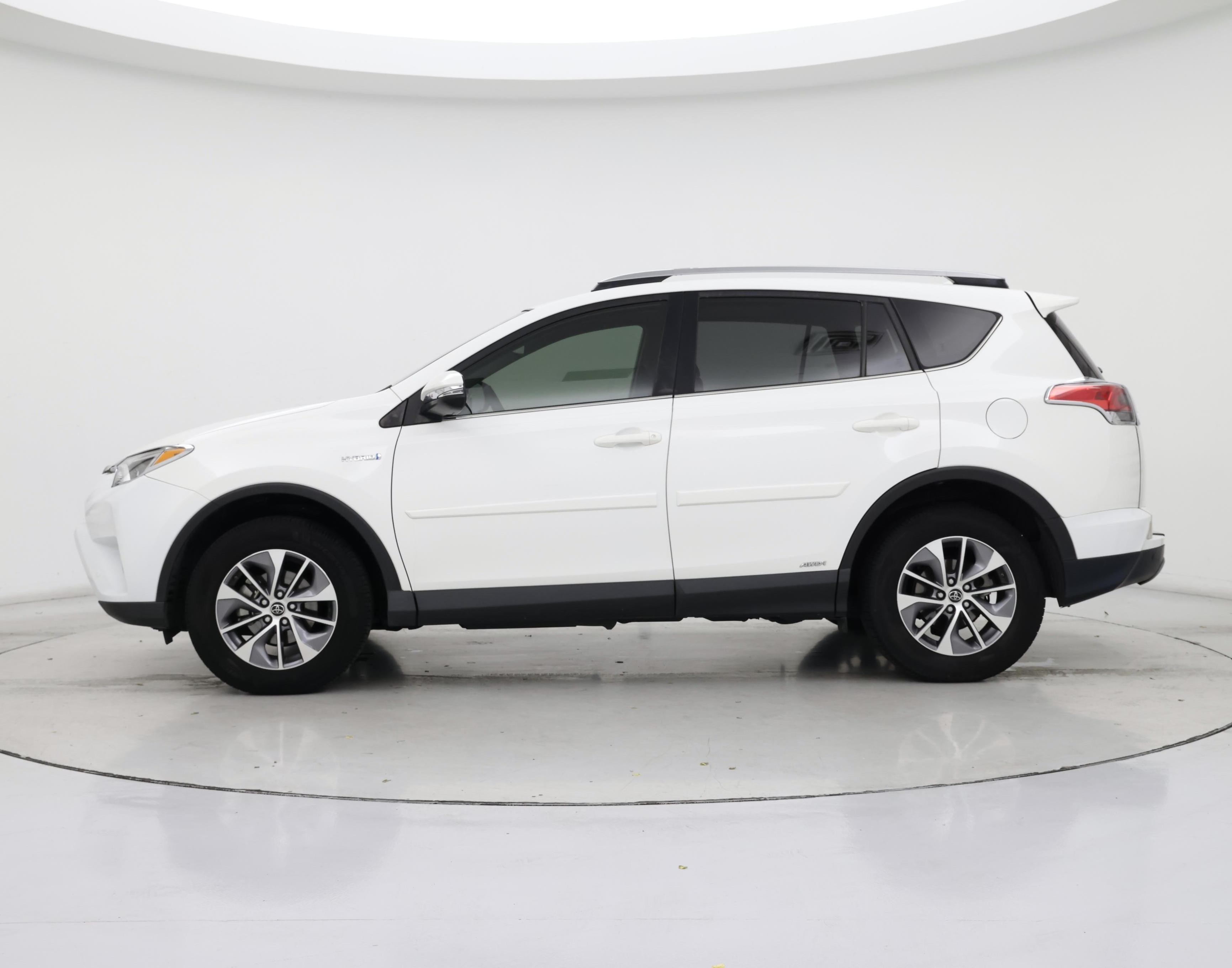 Thumbnail: 2018 Toyota RAV4 - 3