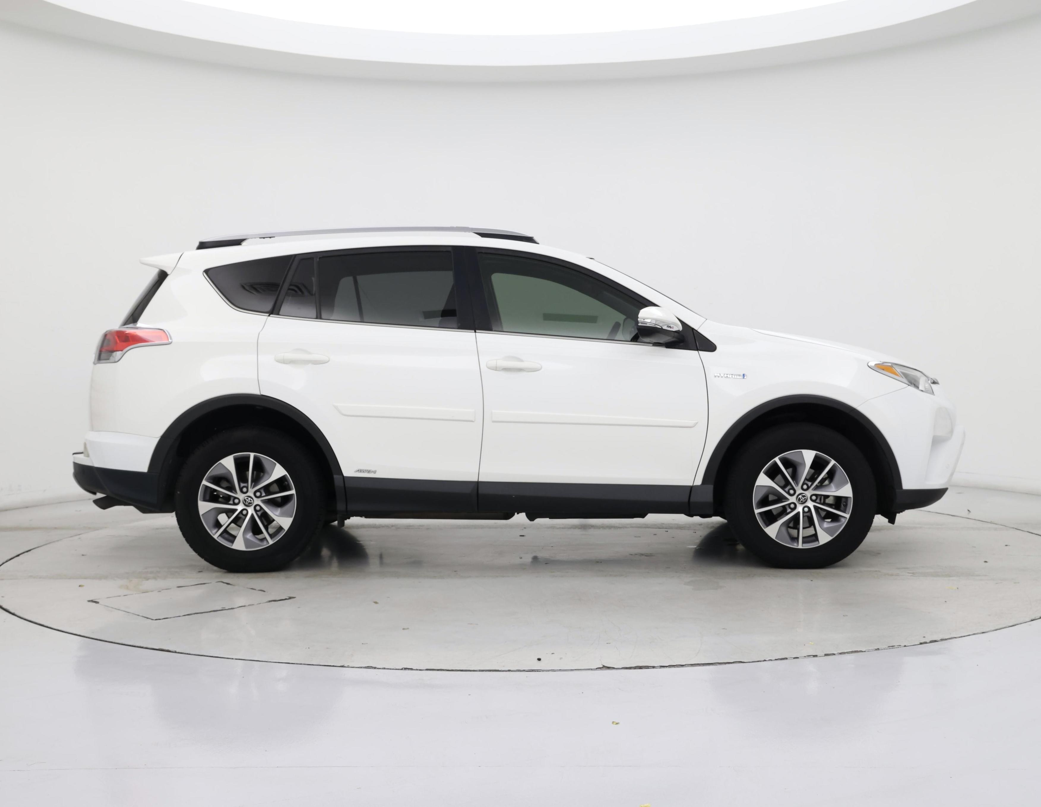 Thumbnail: 2018 Toyota RAV4 - 7