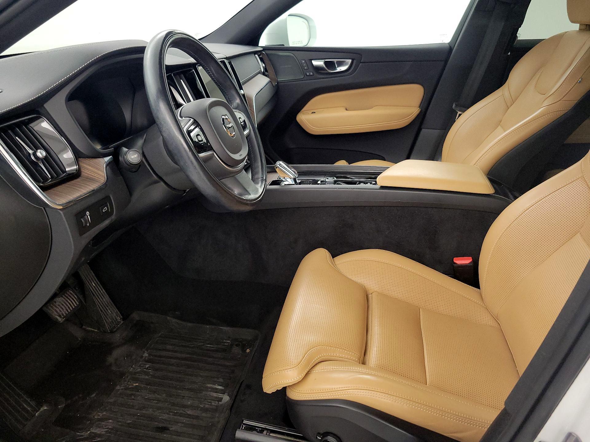 Thumbnail: 2022 Volvo XC60 - 11