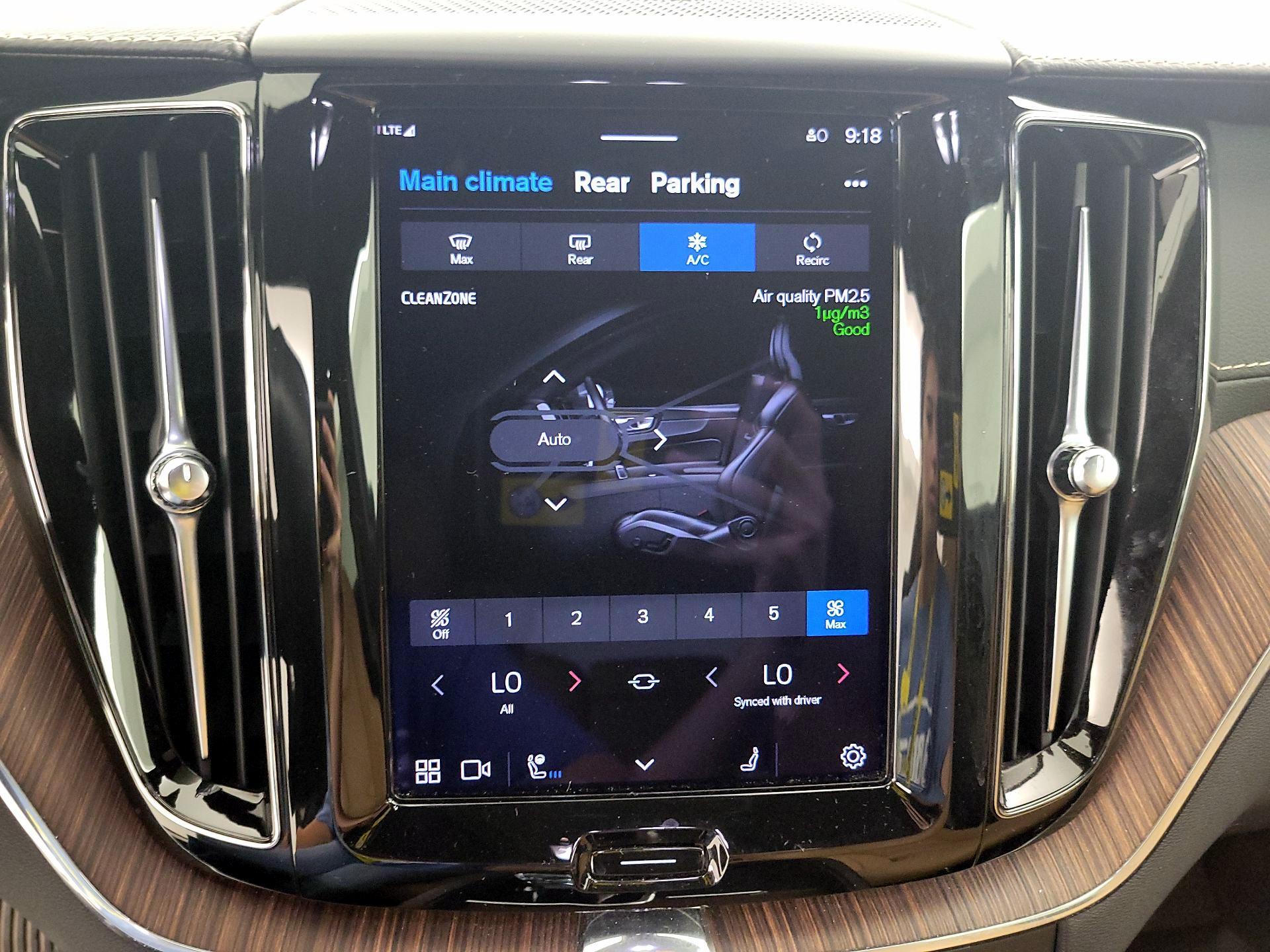 Thumbnail: 2022 Volvo XC60 - 16