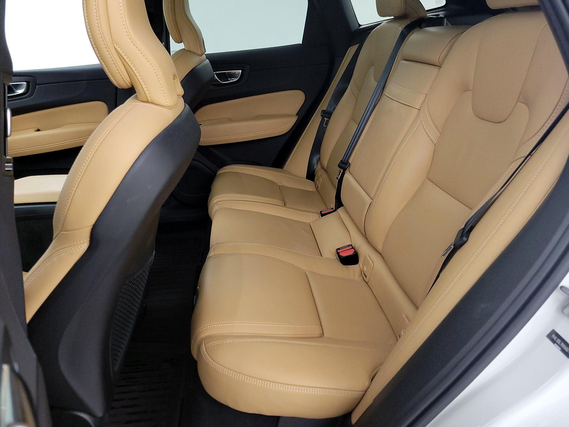 Thumbnail: 2022 Volvo XC60 - 20