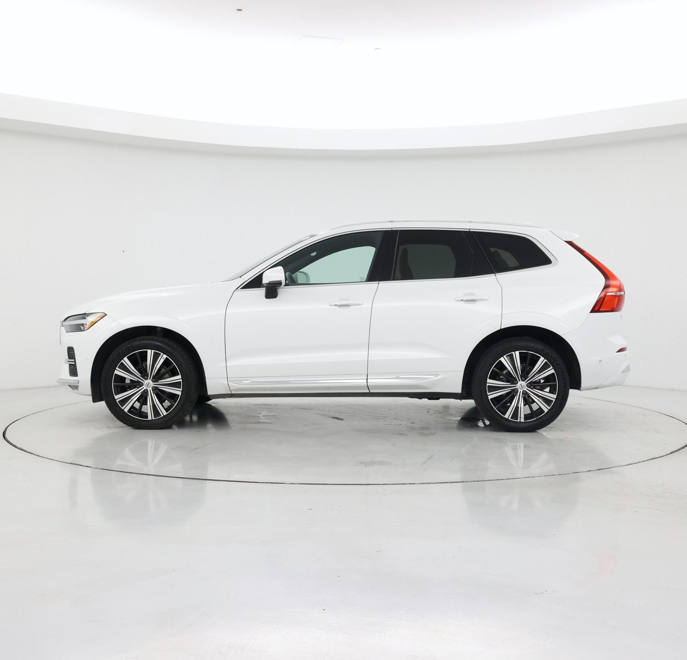 Thumbnail: 2022 Volvo XC60 - 3