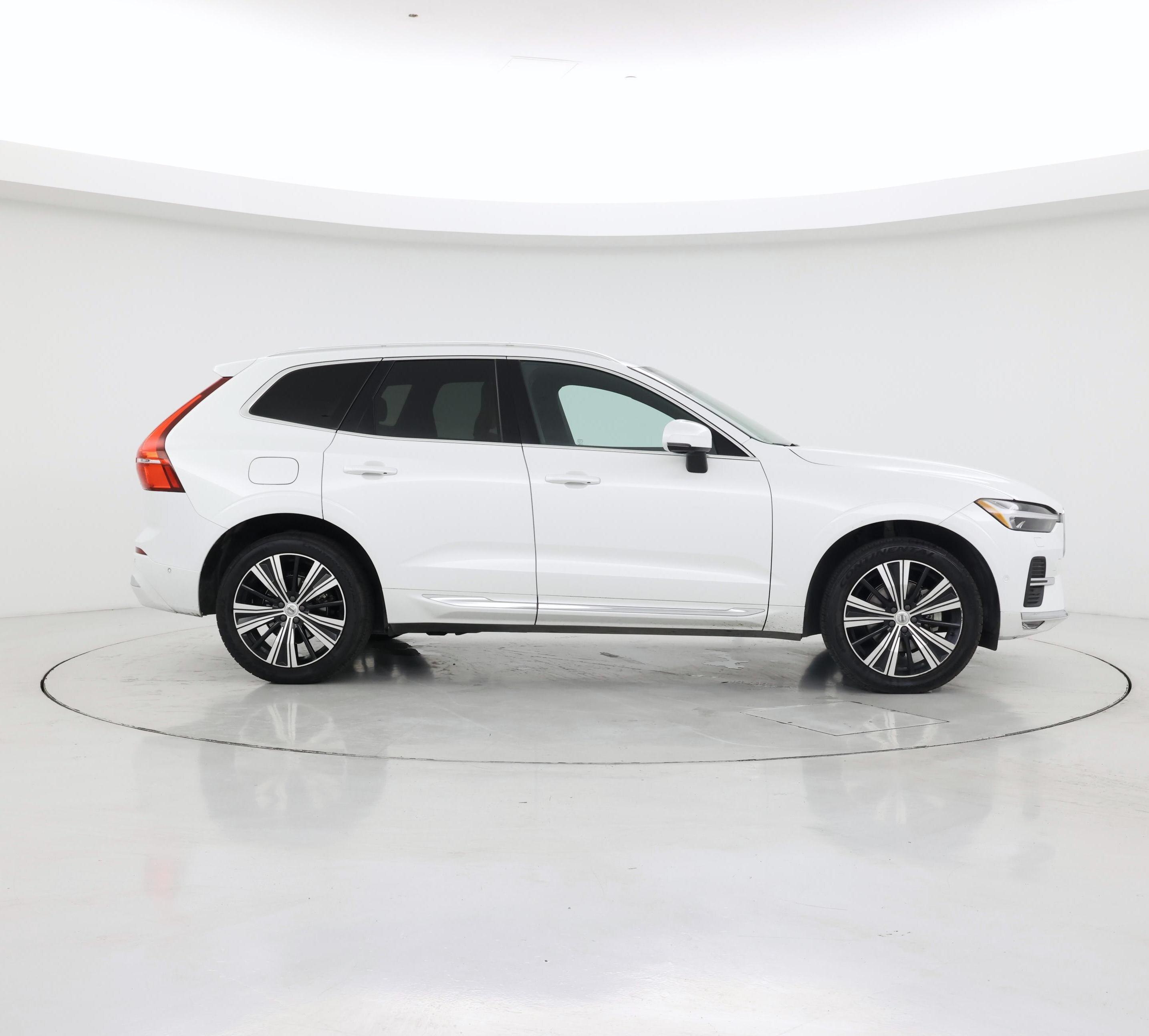 Thumbnail: 2022 Volvo XC60 - 7