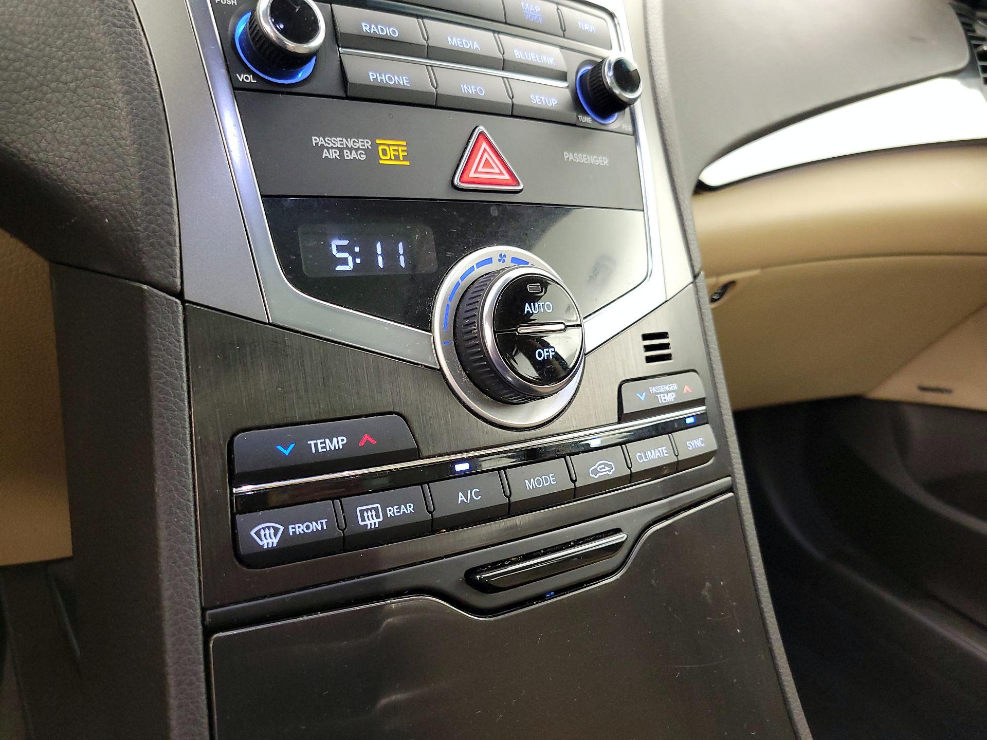 Thumbnail: 2016 Hyundai Azera - 16
