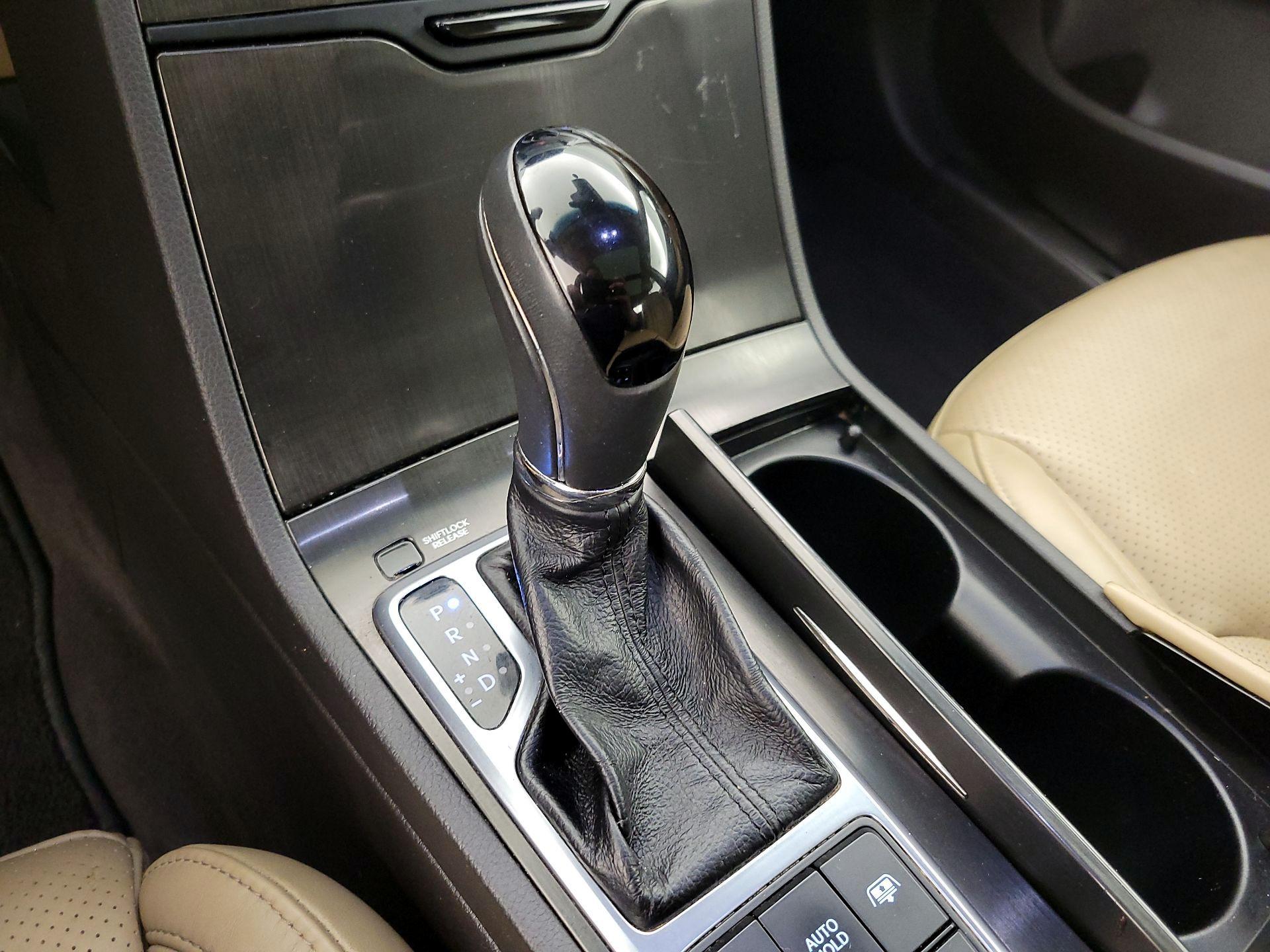 Thumbnail: 2016 Hyundai Azera - 17