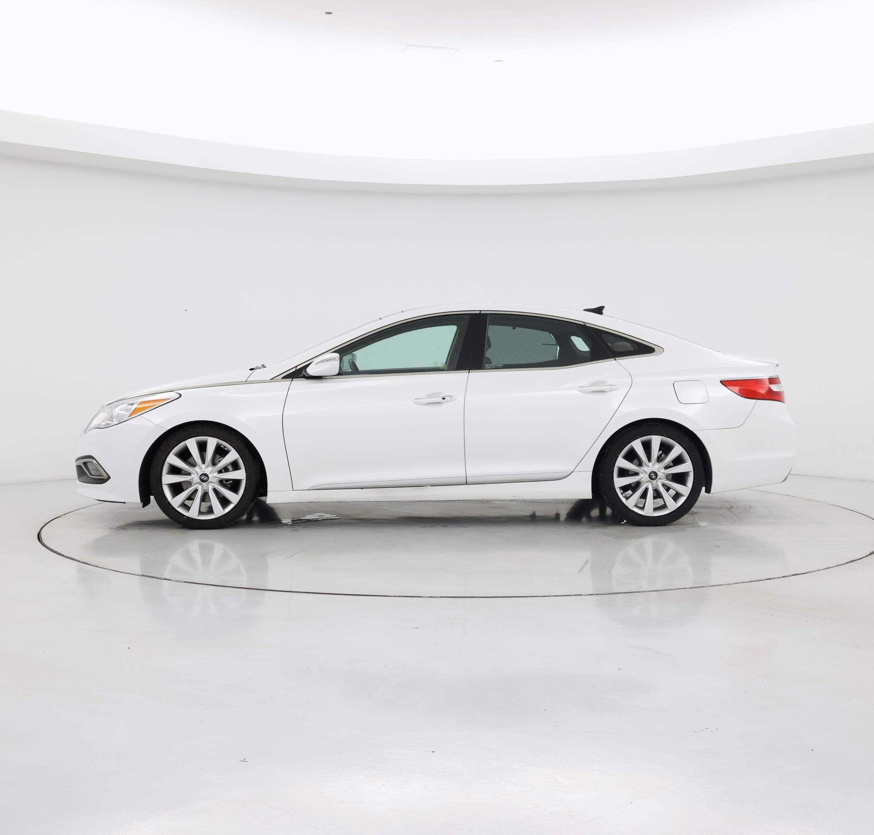 Thumbnail: 2016 Hyundai Azera - 3