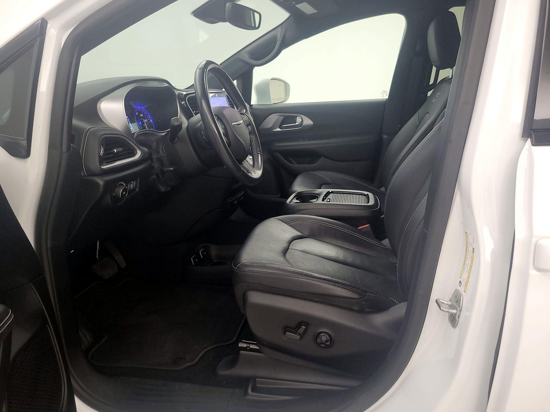 Thumbnail: 2021 Chrysler Pacifica - 11