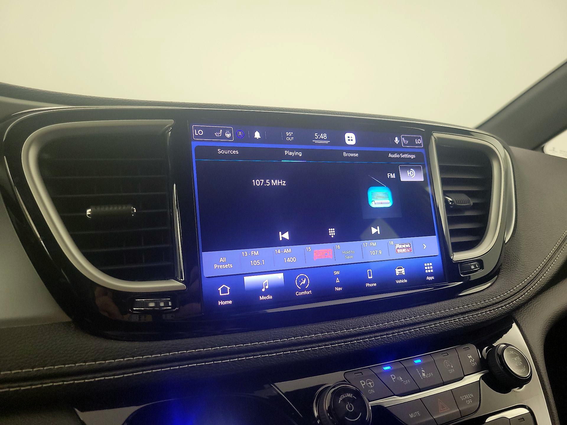 Thumbnail: 2021 Chrysler Pacifica - 16