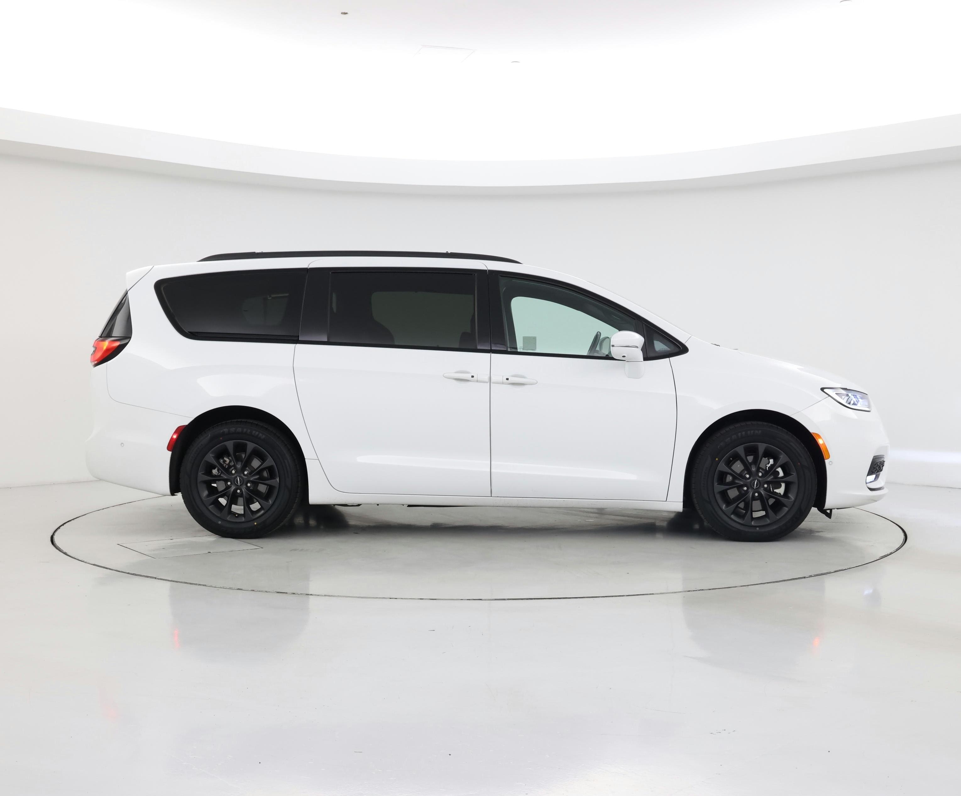 Thumbnail: 2021 Chrysler Pacifica - 7