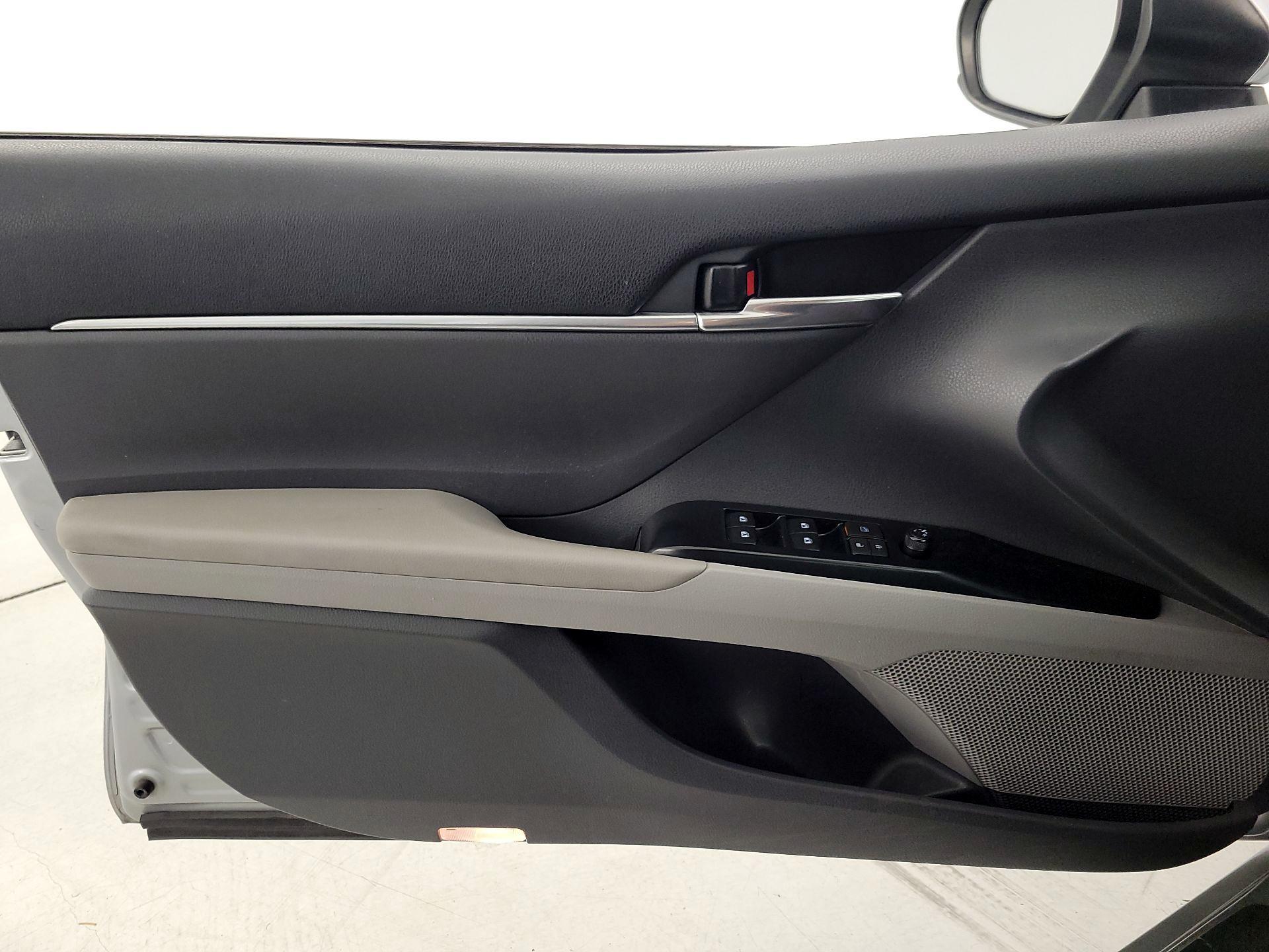 Thumbnail: 2019 Toyota Camry - 12