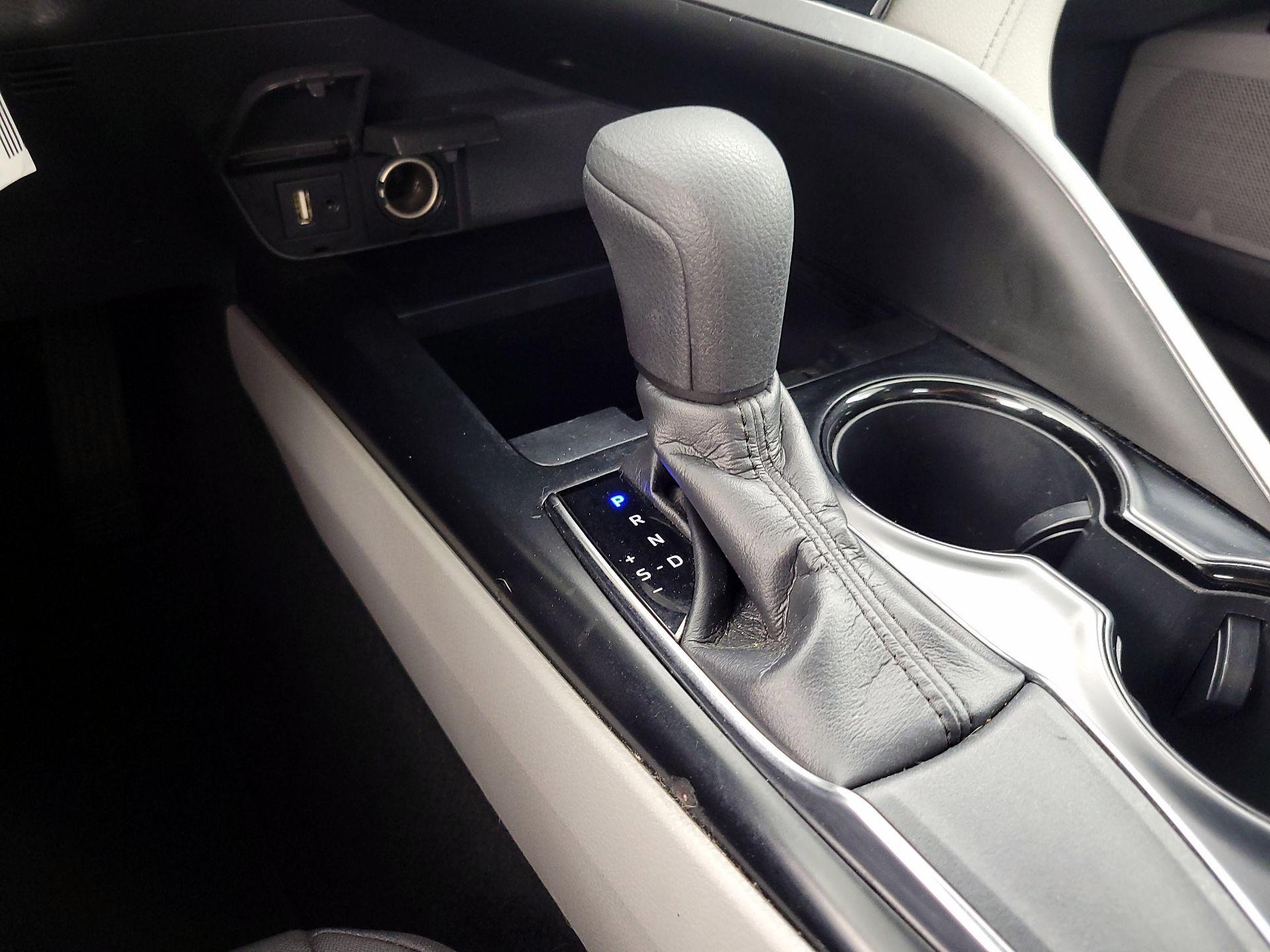Thumbnail: 2019 Toyota Camry - 17