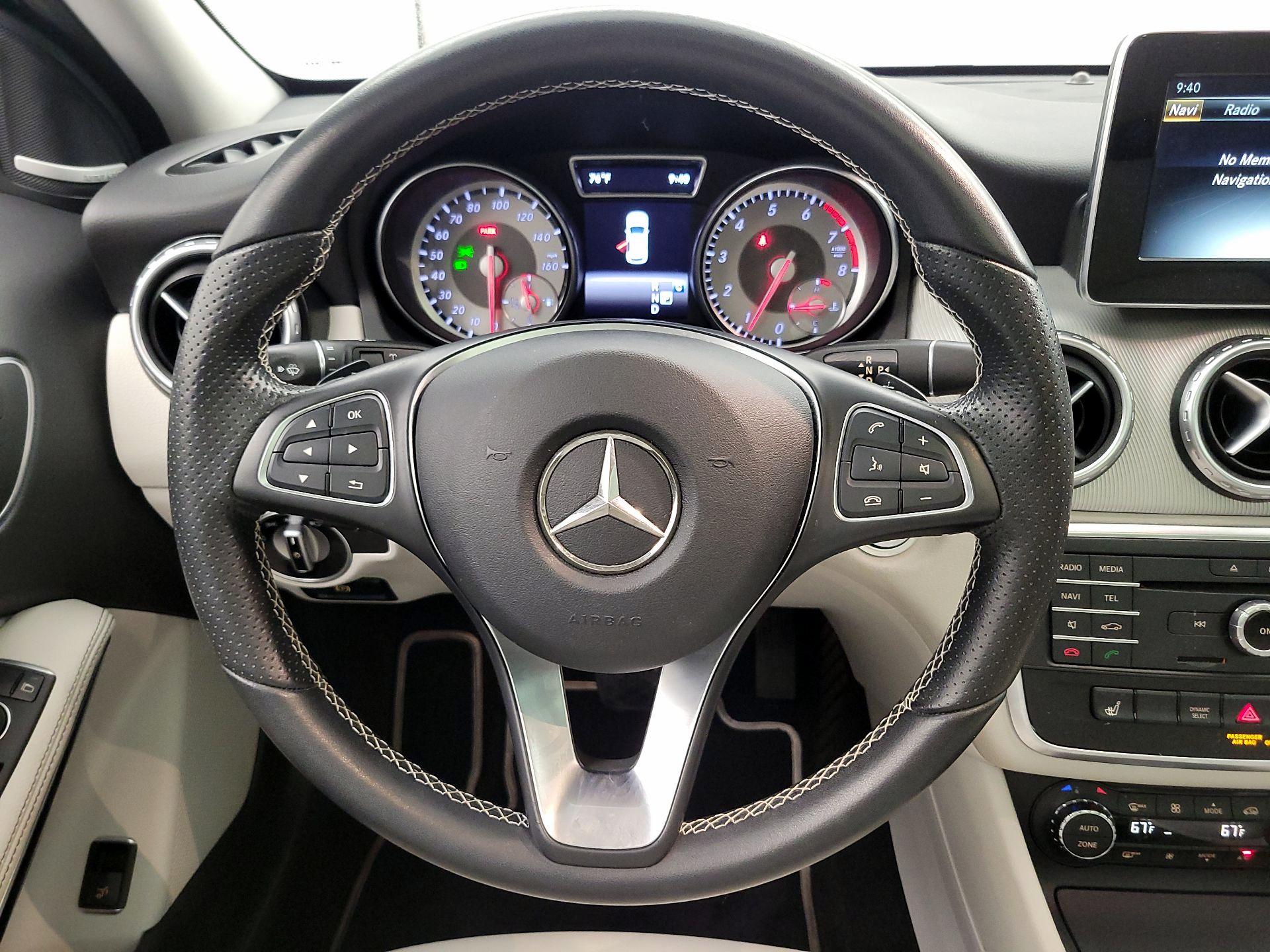 Thumbnail: 2017 Mercedes-Benz GLA - 10