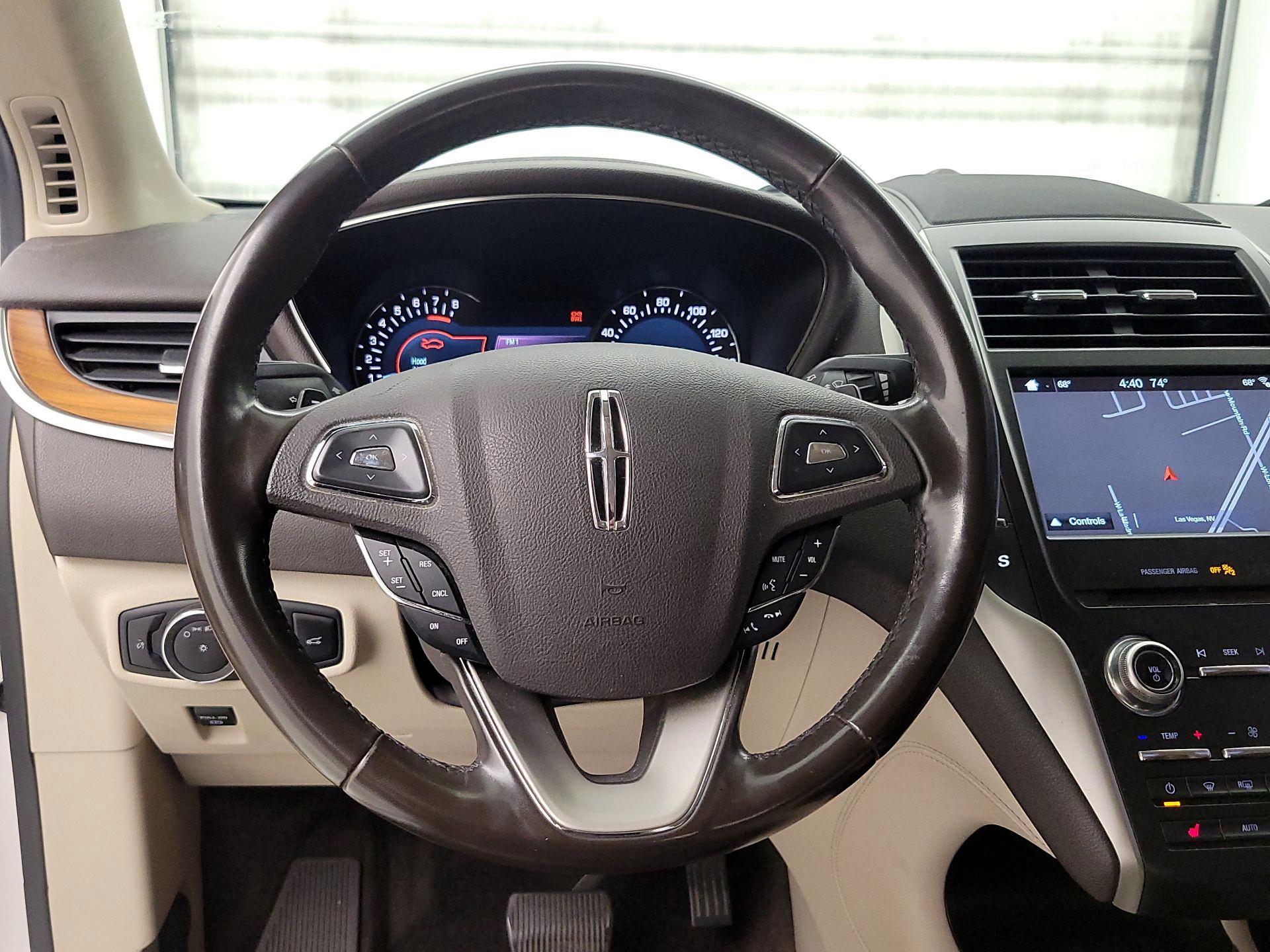 Thumbnail: 2017 Lincoln MKC - 10