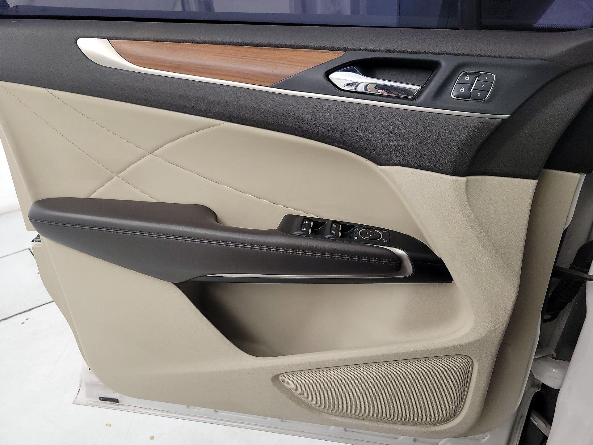 Thumbnail: 2017 Lincoln MKC - 12