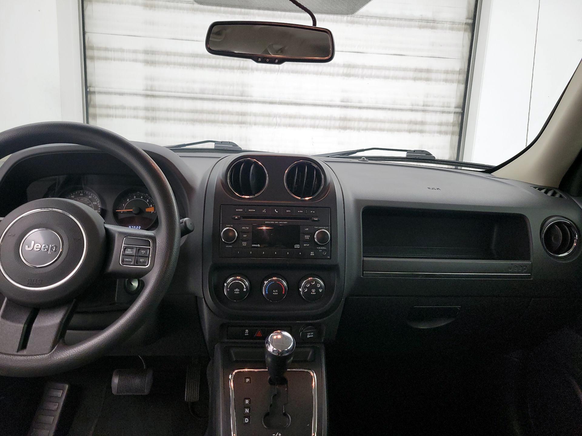 Thumbnail: 2017 Jeep Patriot - 9