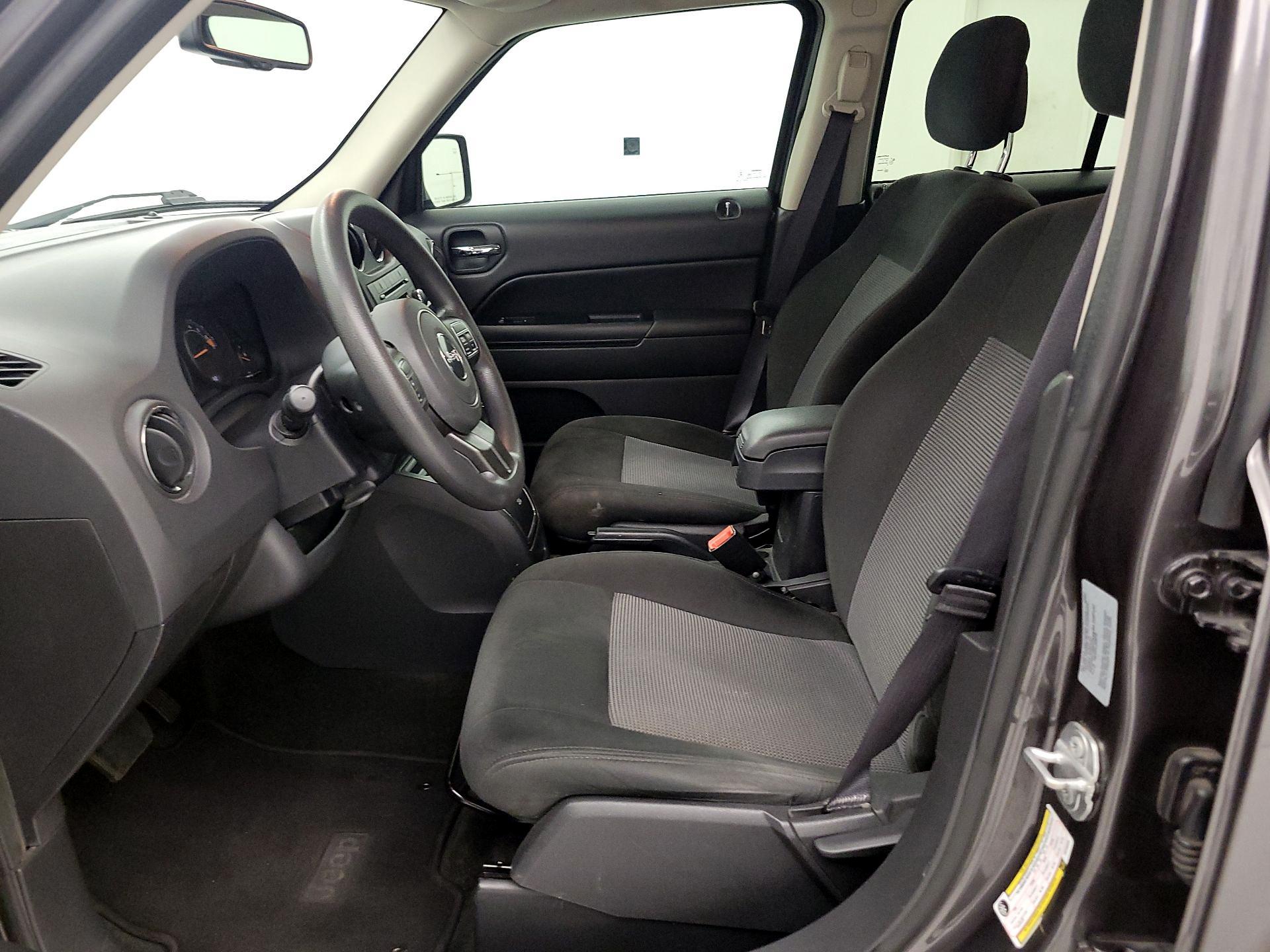 Thumbnail: 2017 Jeep Patriot - 11