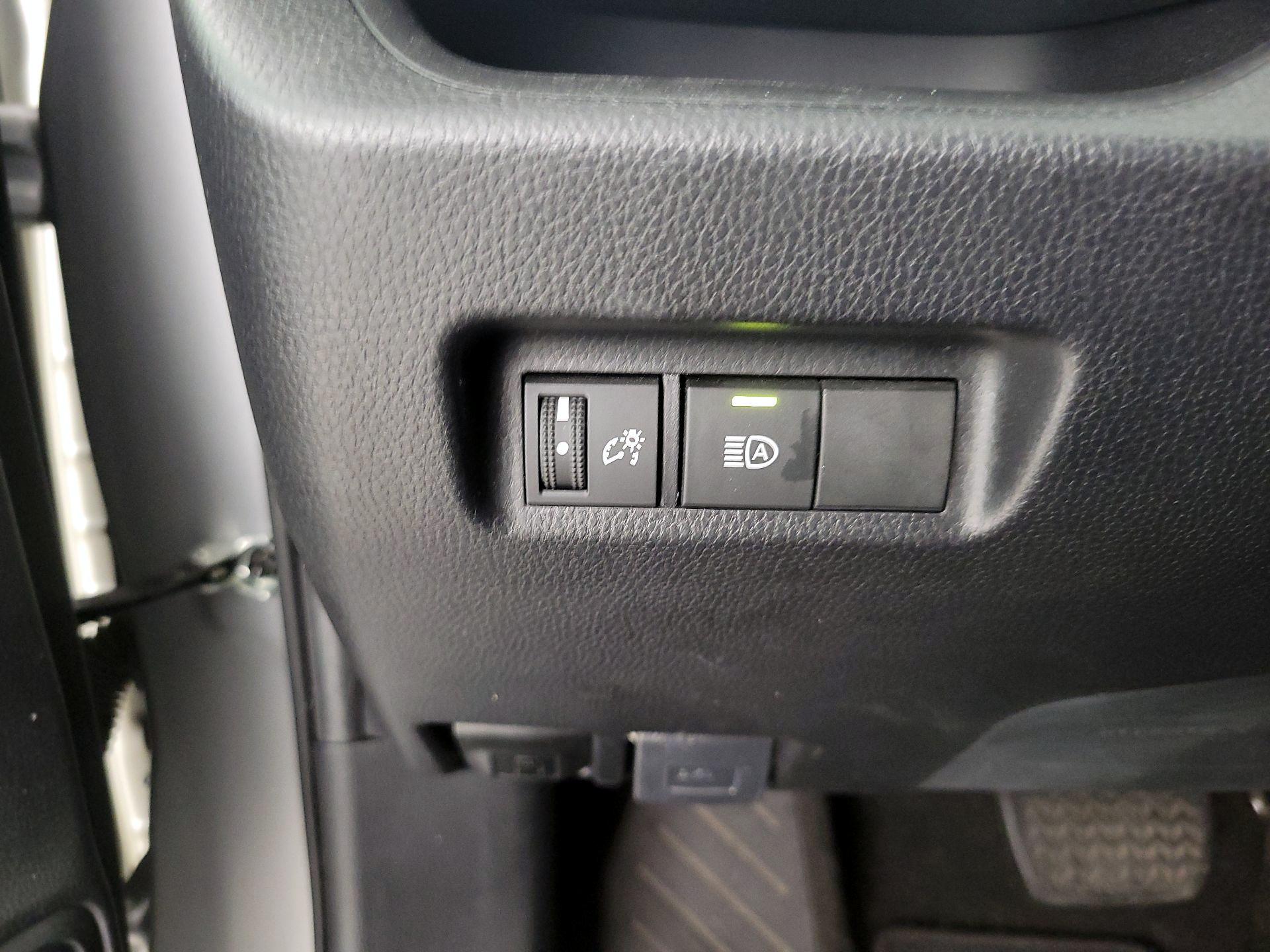 Thumbnail: 2020 Toyota RAV4 - 13