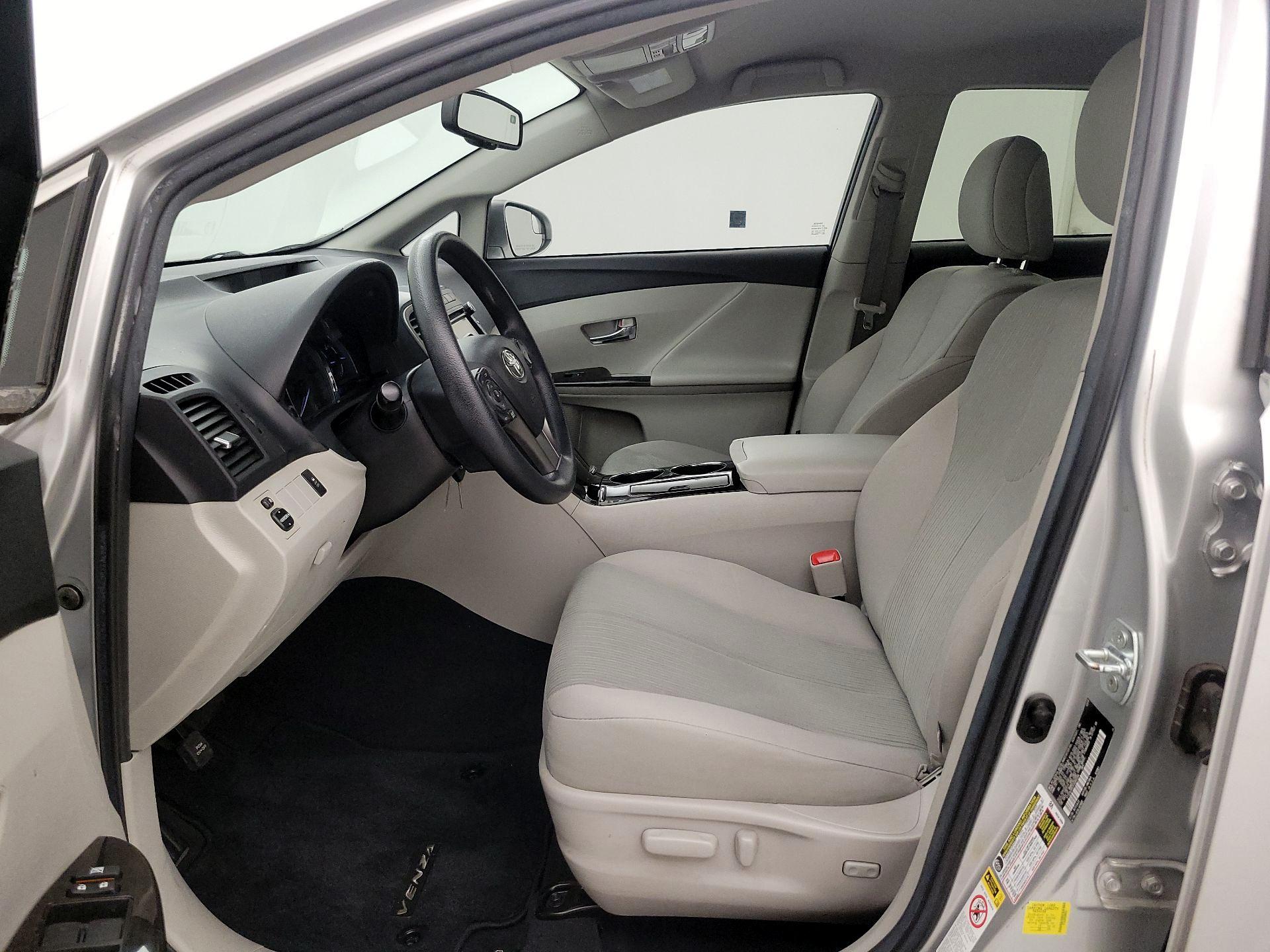 Thumbnail: 2014 Toyota Venza - 11