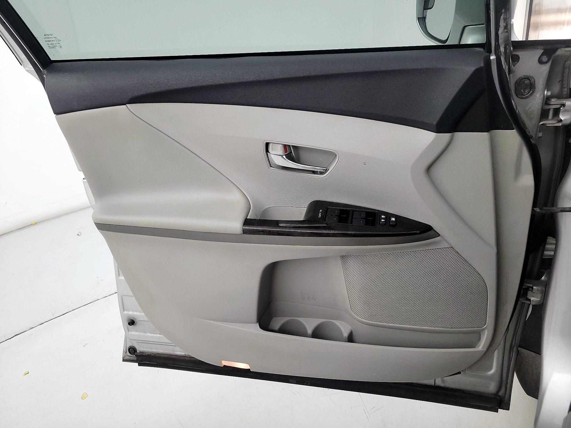 Thumbnail: 2014 Toyota Venza - 12