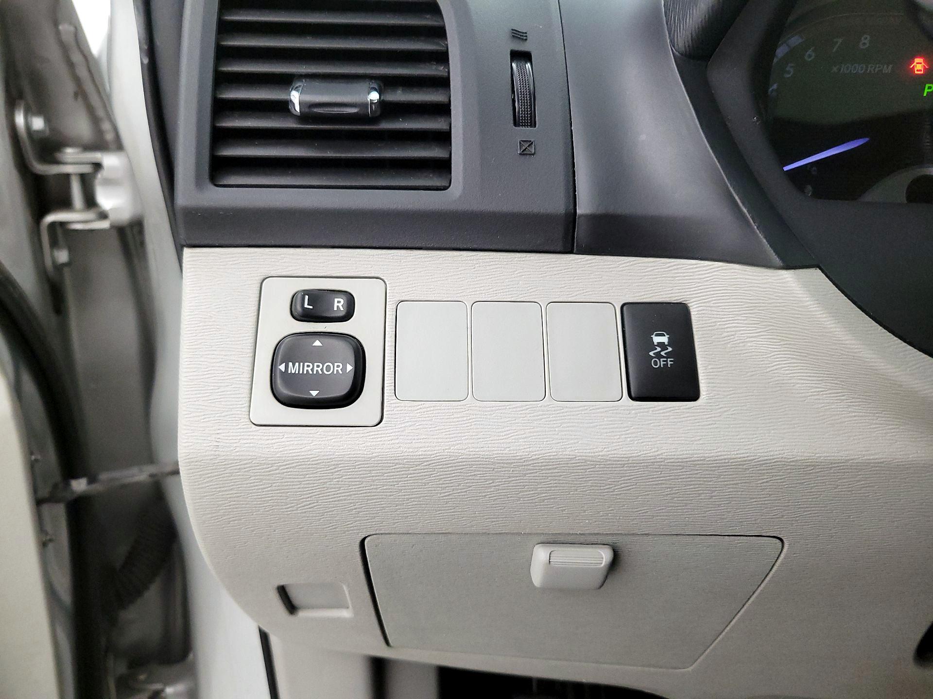 Thumbnail: 2014 Toyota Venza - 13