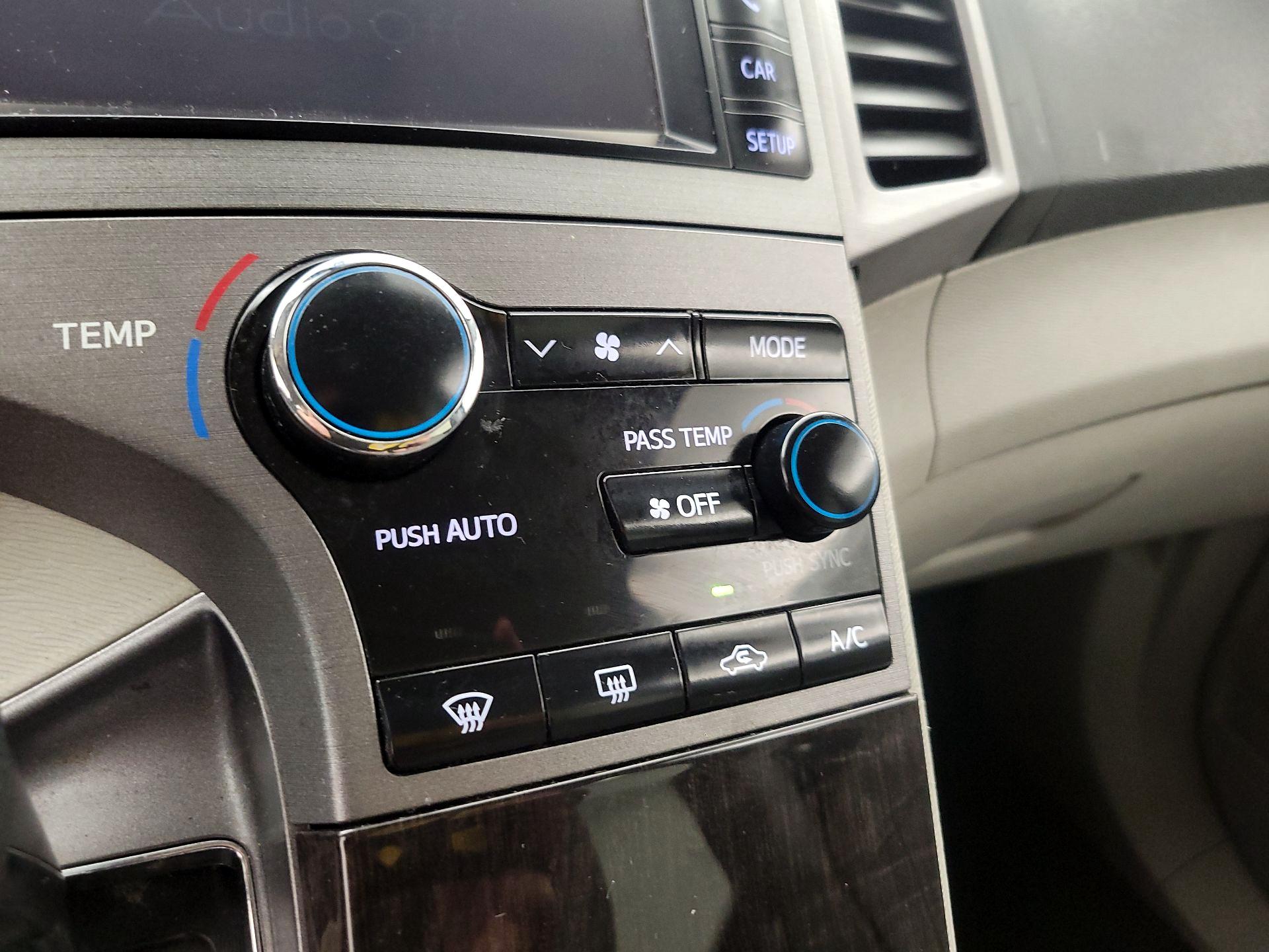 Thumbnail: 2014 Toyota Venza - 15