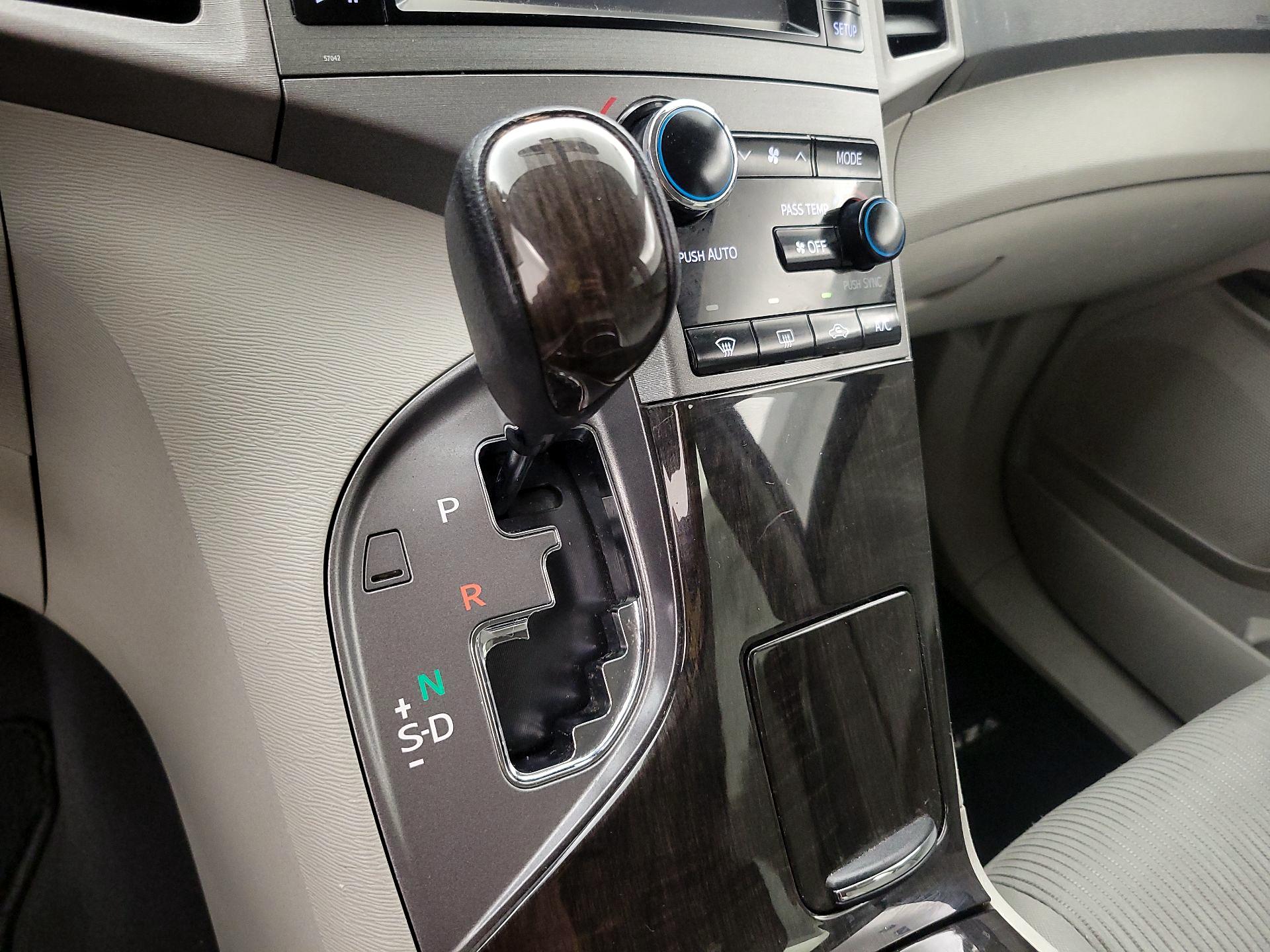 Thumbnail: 2014 Toyota Venza - 16