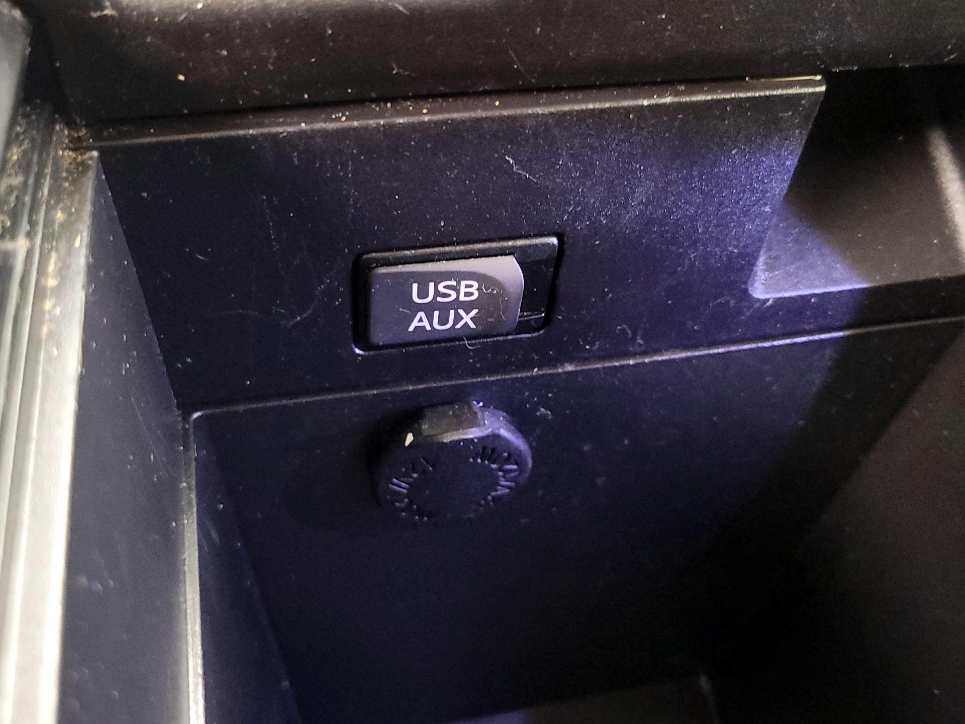 Thumbnail: 2014 Toyota Venza - 17