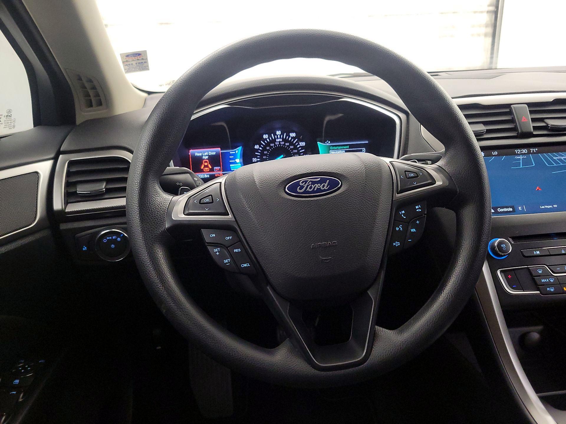 Thumbnail: 2017 Ford Fusion - 10